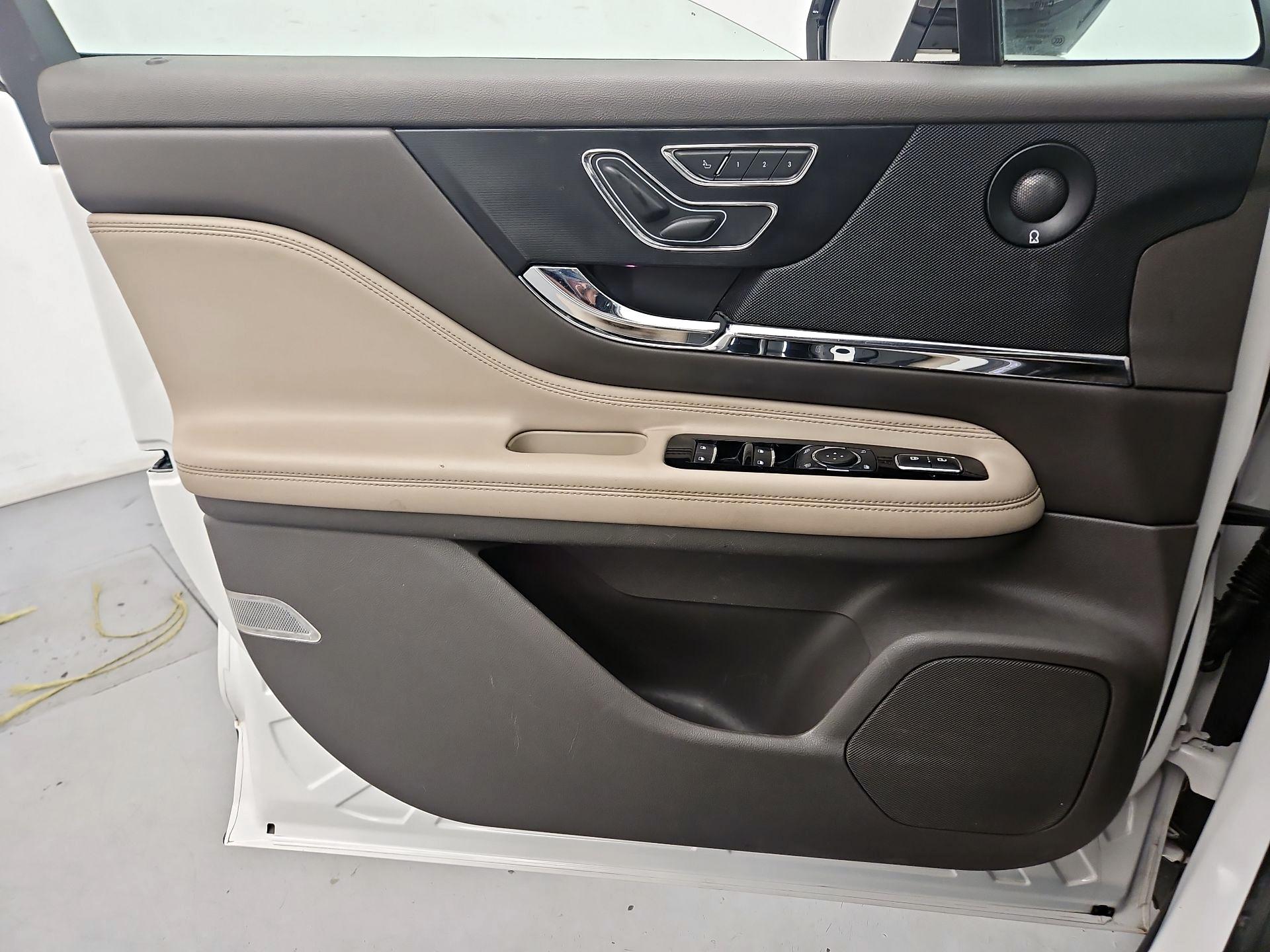 Thumbnail: 2020 Lincoln Corsair - 12