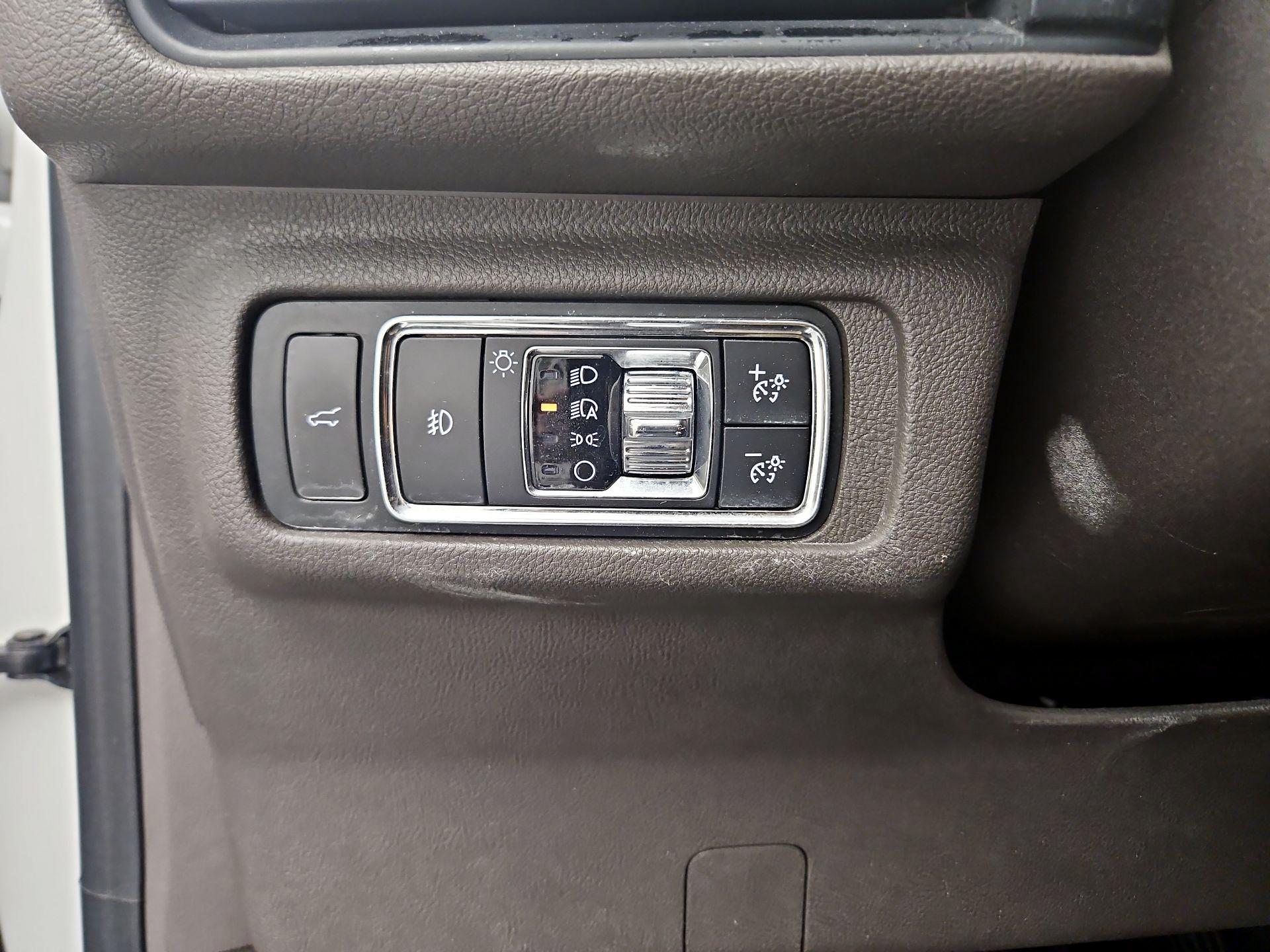 Thumbnail: 2020 Lincoln Corsair - 13