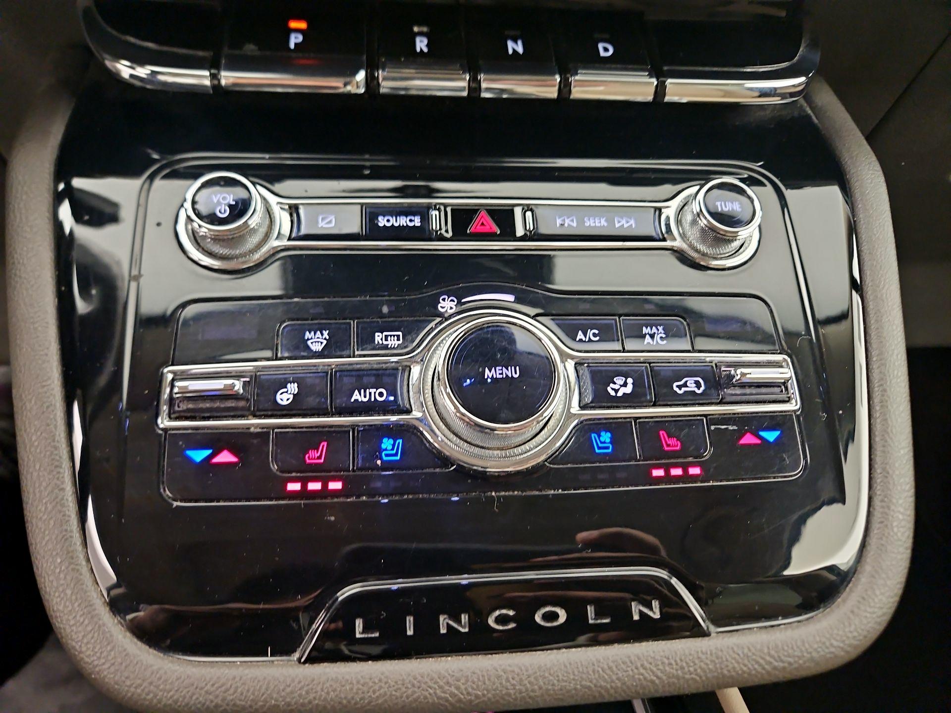 Thumbnail: 2020 Lincoln Corsair - 17