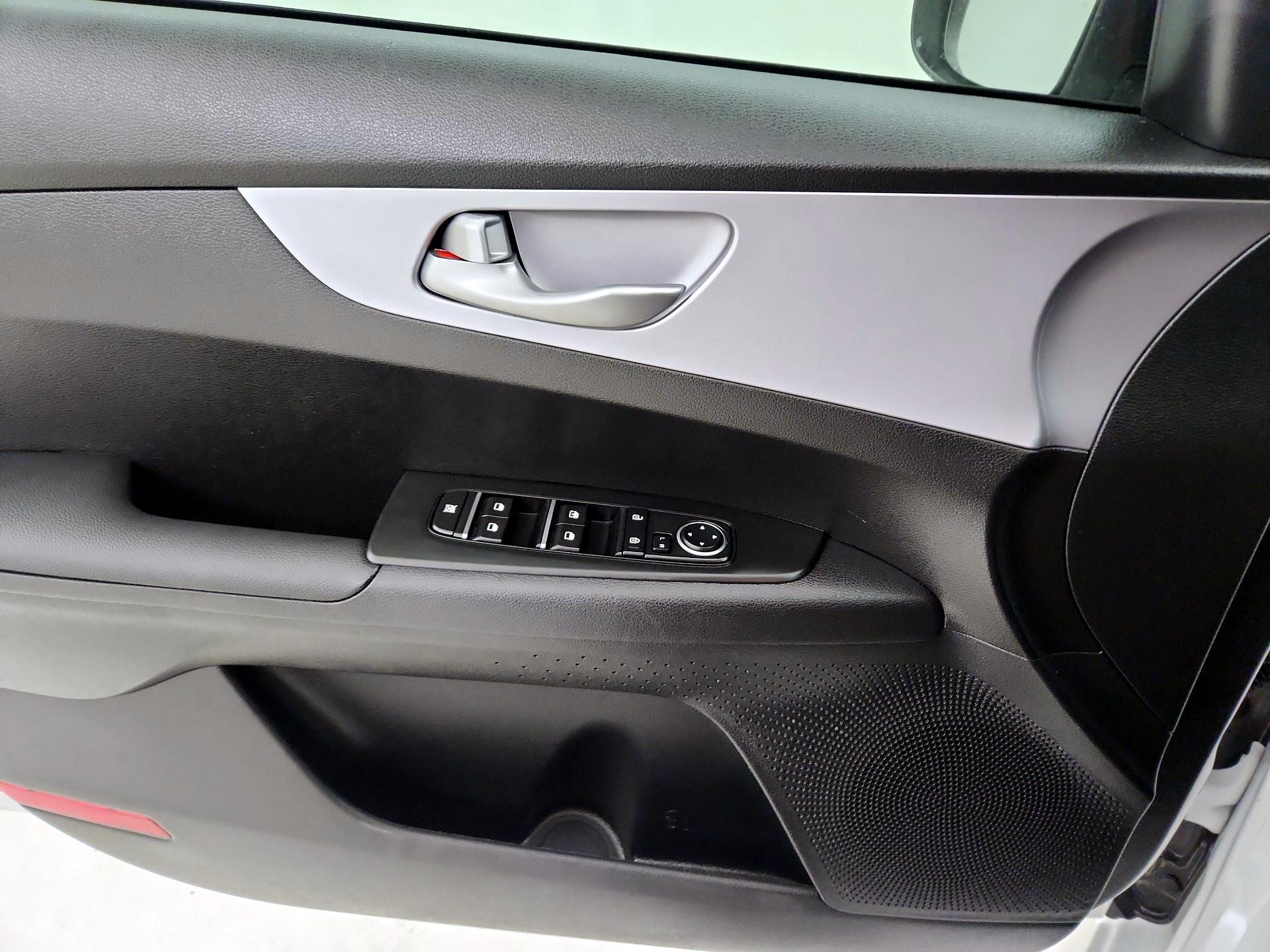 Thumbnail: 2024 Kia Forte - 12