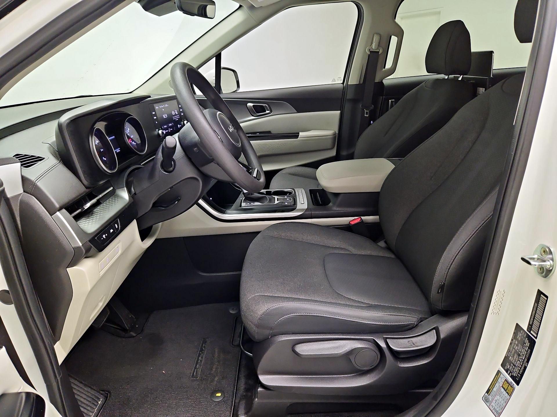 Thumbnail: 2022 Kia Carnival - 11