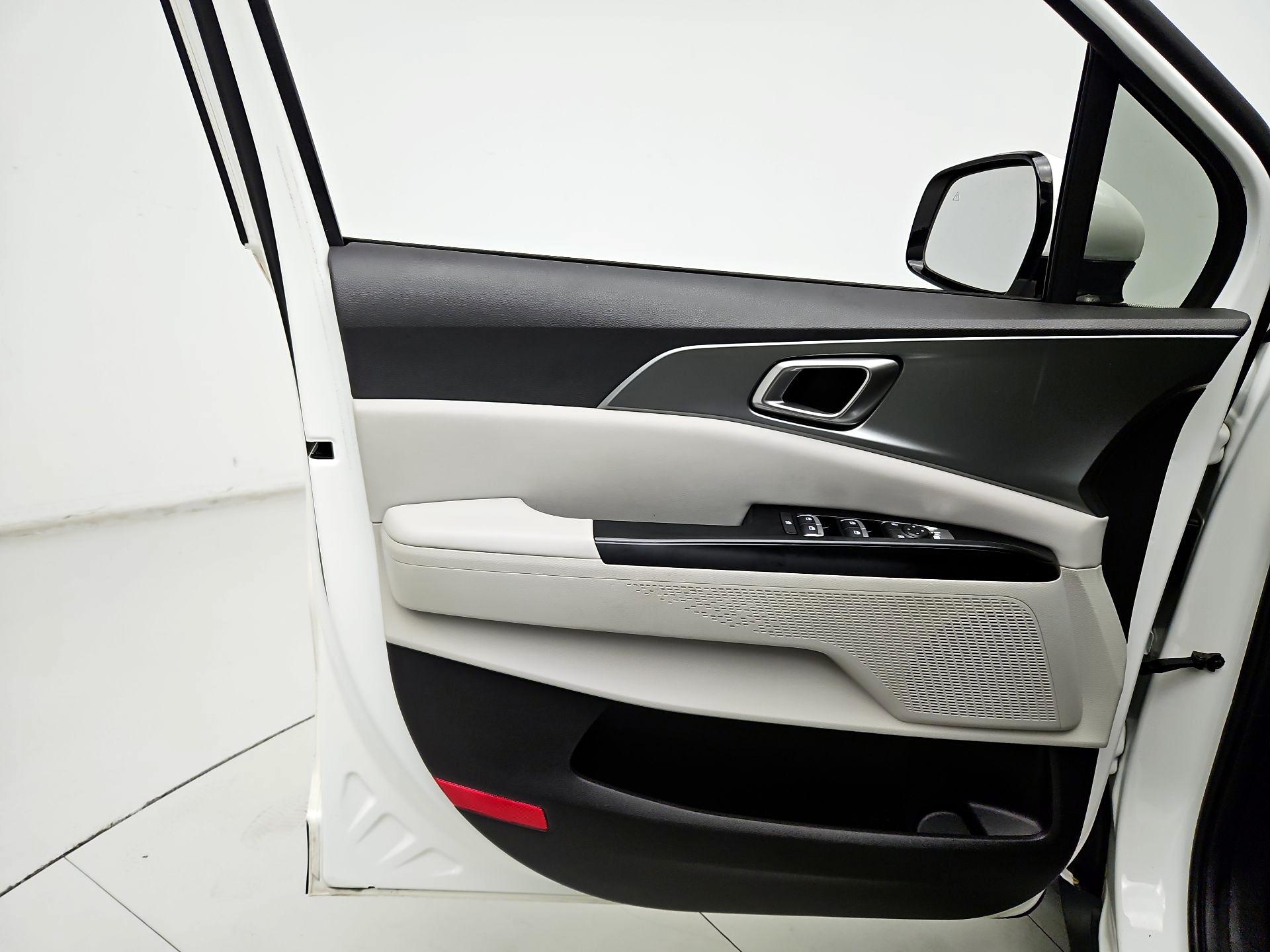 Thumbnail: 2022 Kia Carnival - 12