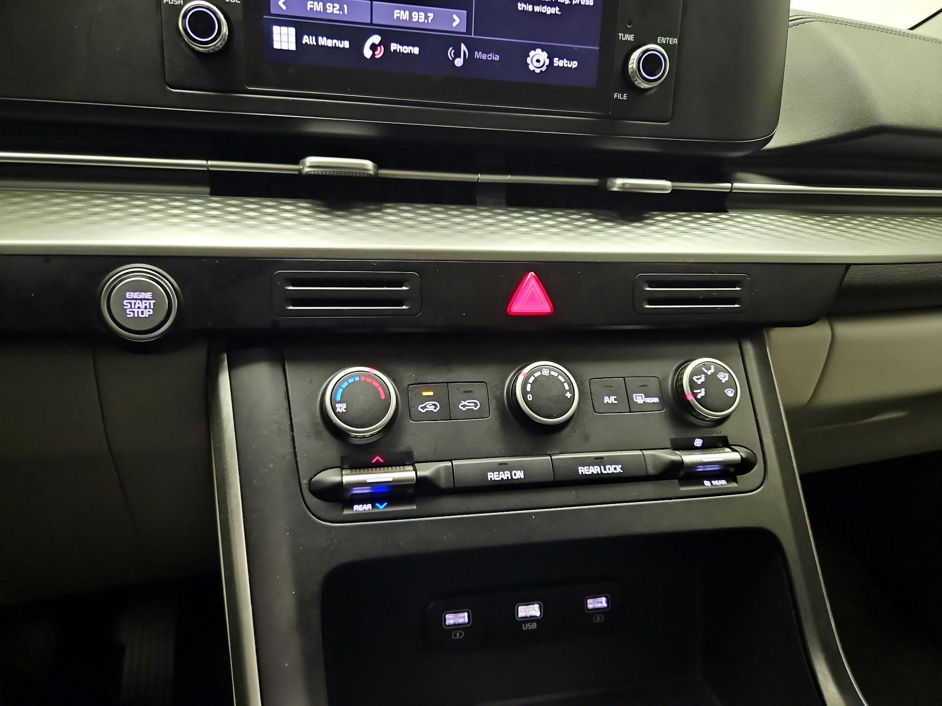 Thumbnail: 2022 Kia Carnival - 15