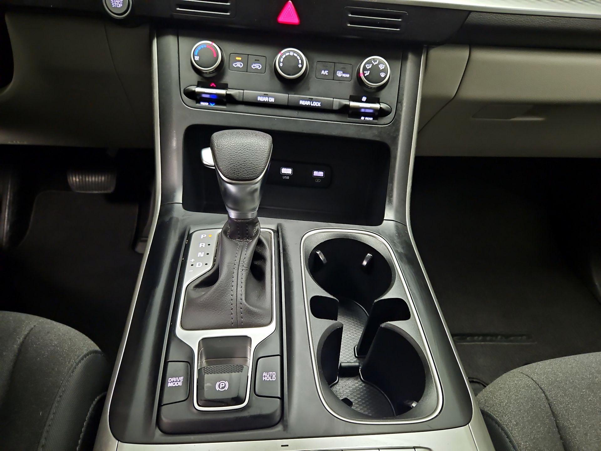 Thumbnail: 2022 Kia Carnival - 16