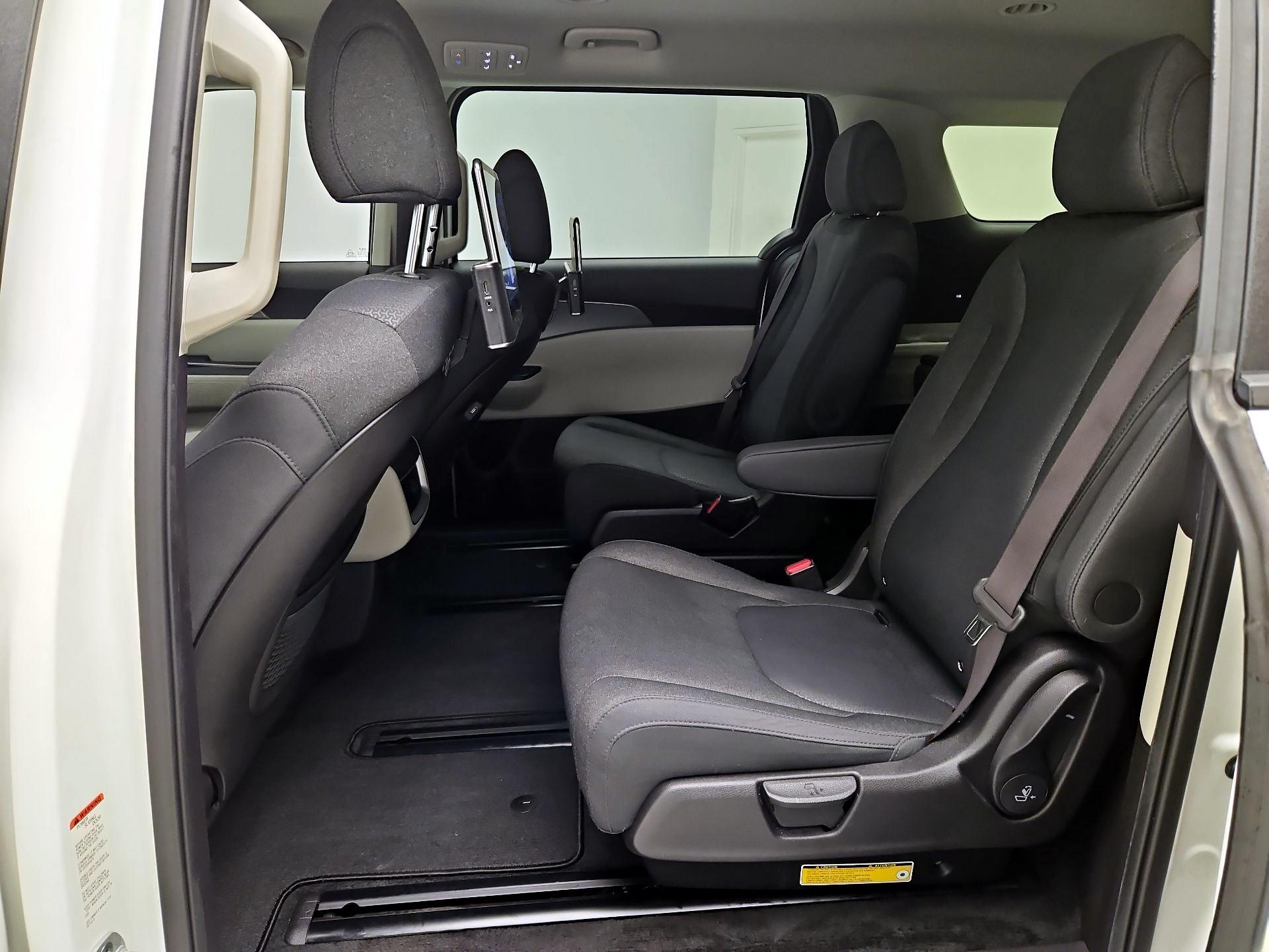 Thumbnail: 2022 Kia Carnival - 17