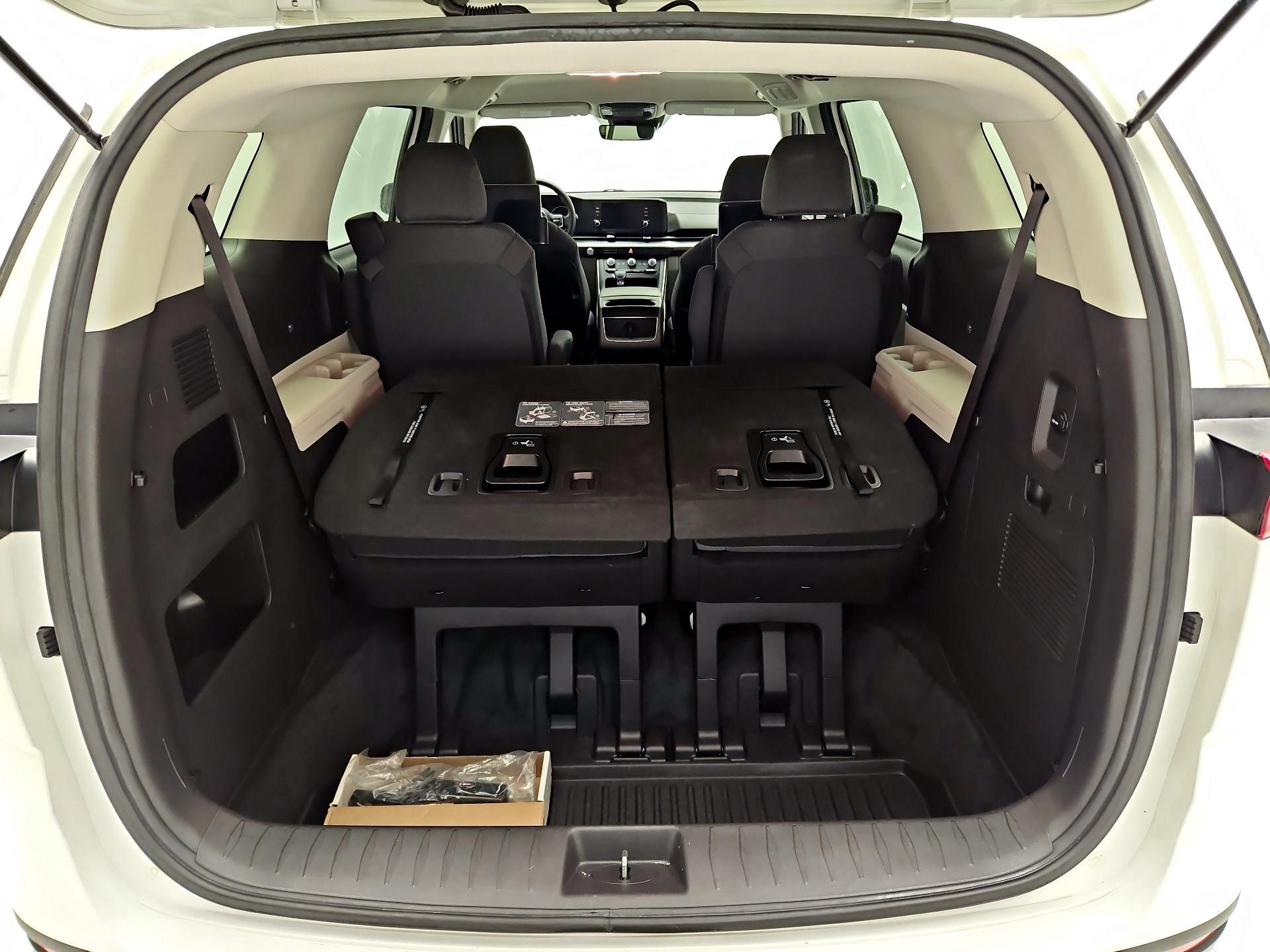 Thumbnail: 2022 Kia Carnival - 18