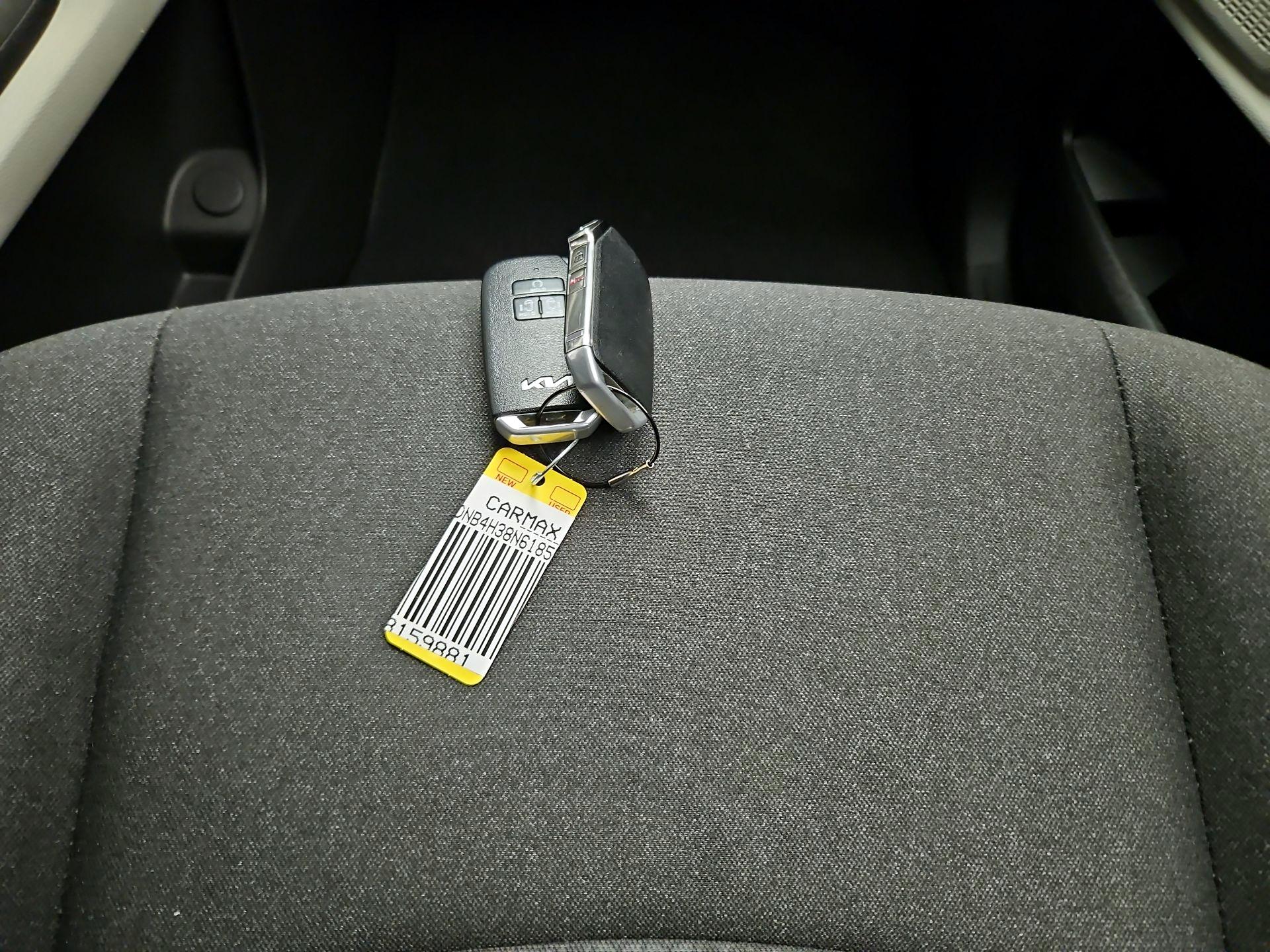 Thumbnail: 2022 Kia Carnival - 20