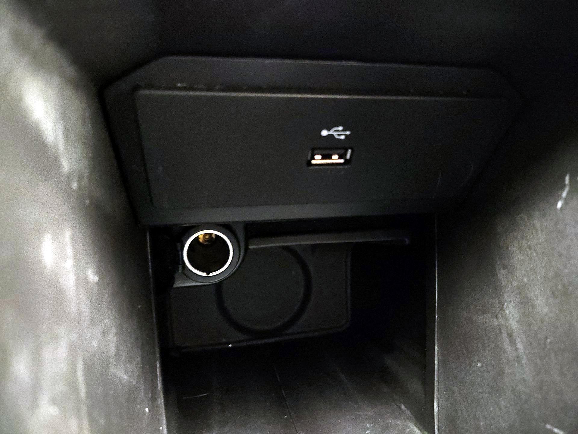 Thumbnail: 2017 Ford C-Max - 18