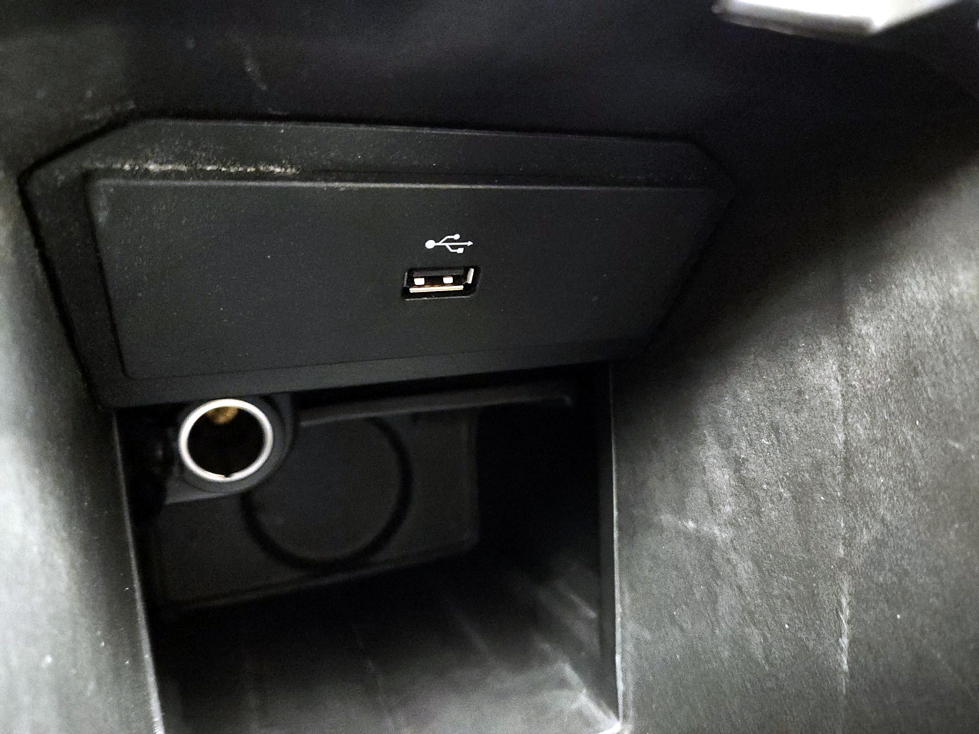 Thumbnail: 2017 Ford C-Max - 18