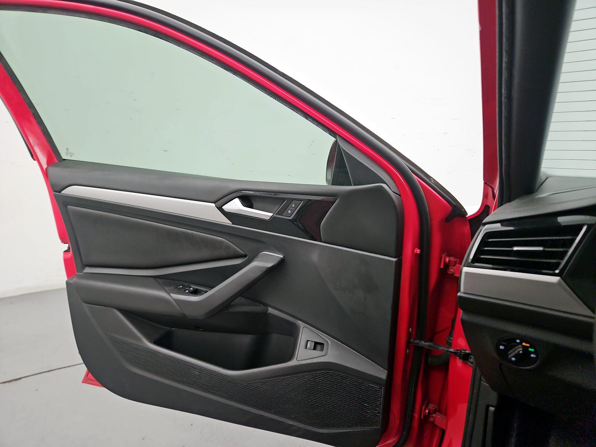 Thumbnail: 2019 Volkswagen Jetta - 12