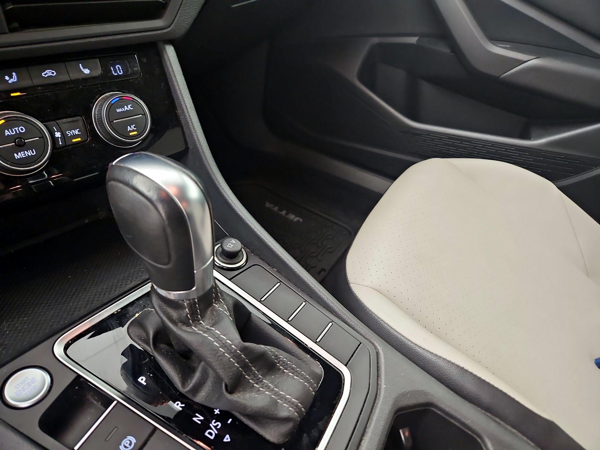 Thumbnail: 2019 Volkswagen Jetta - 15