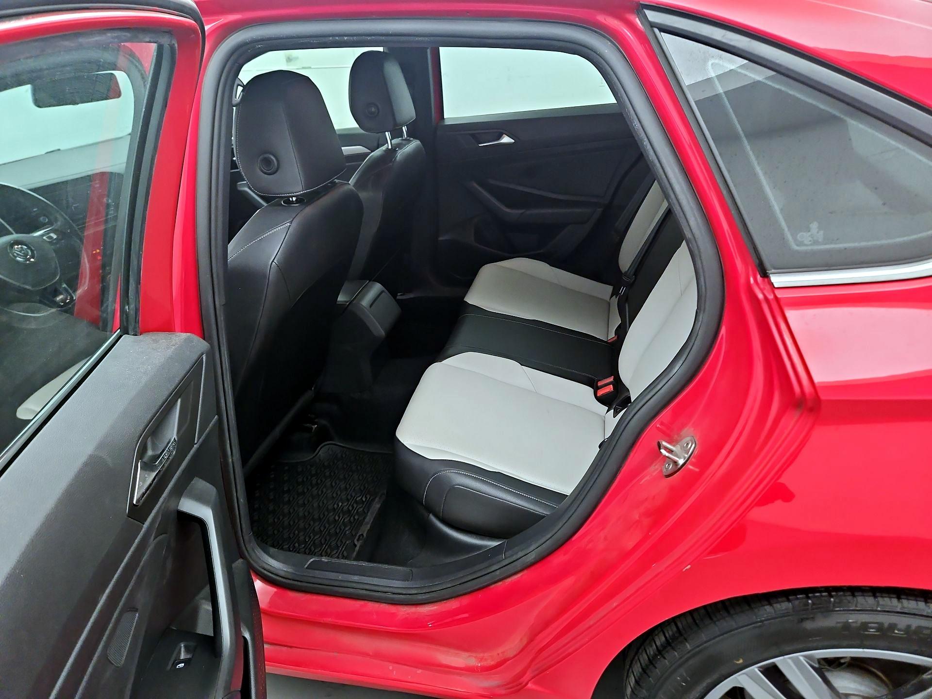 Thumbnail: 2019 Volkswagen Jetta - 16