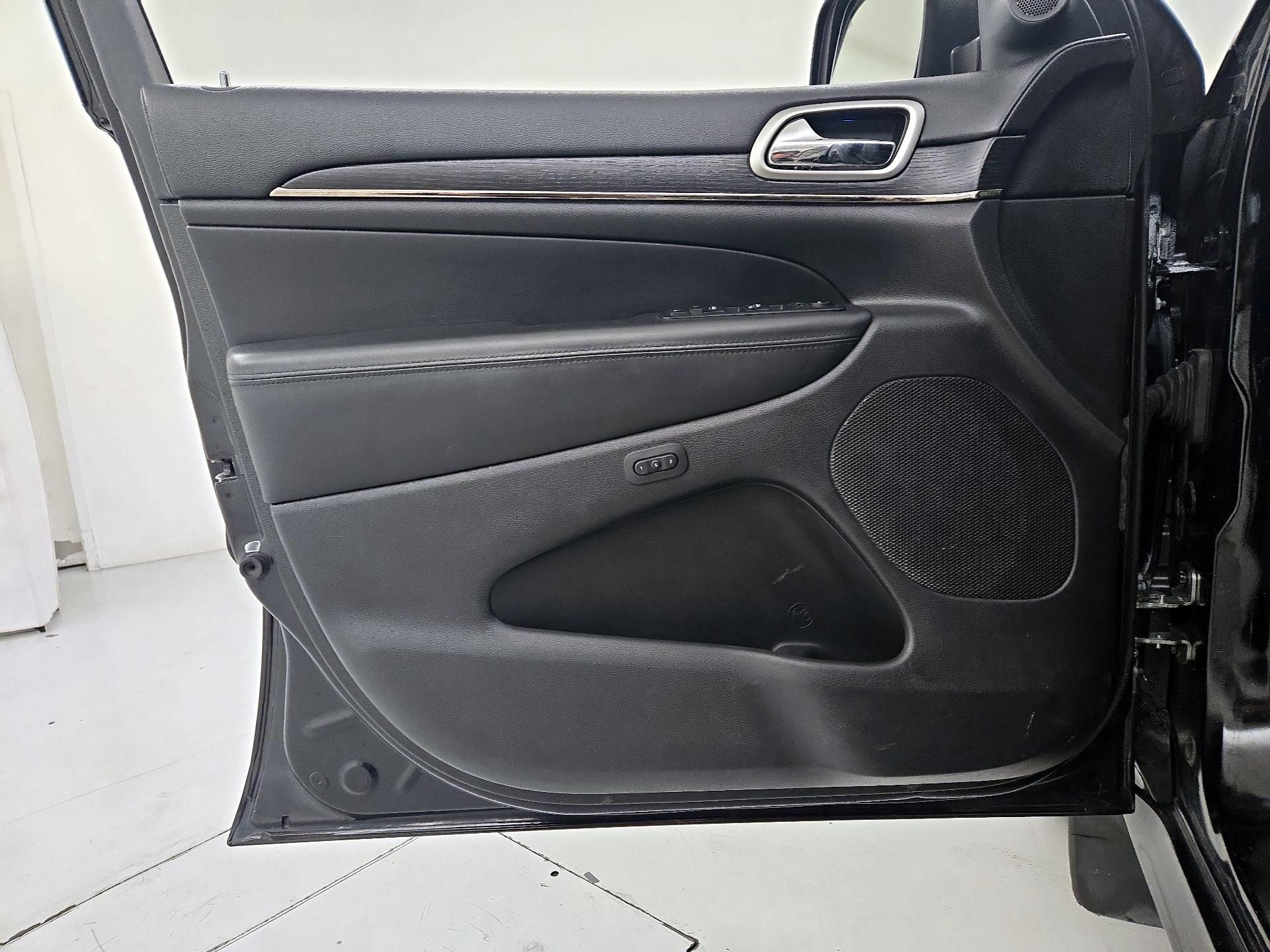 Thumbnail: 2018 Jeep Grand Cherokee - 12