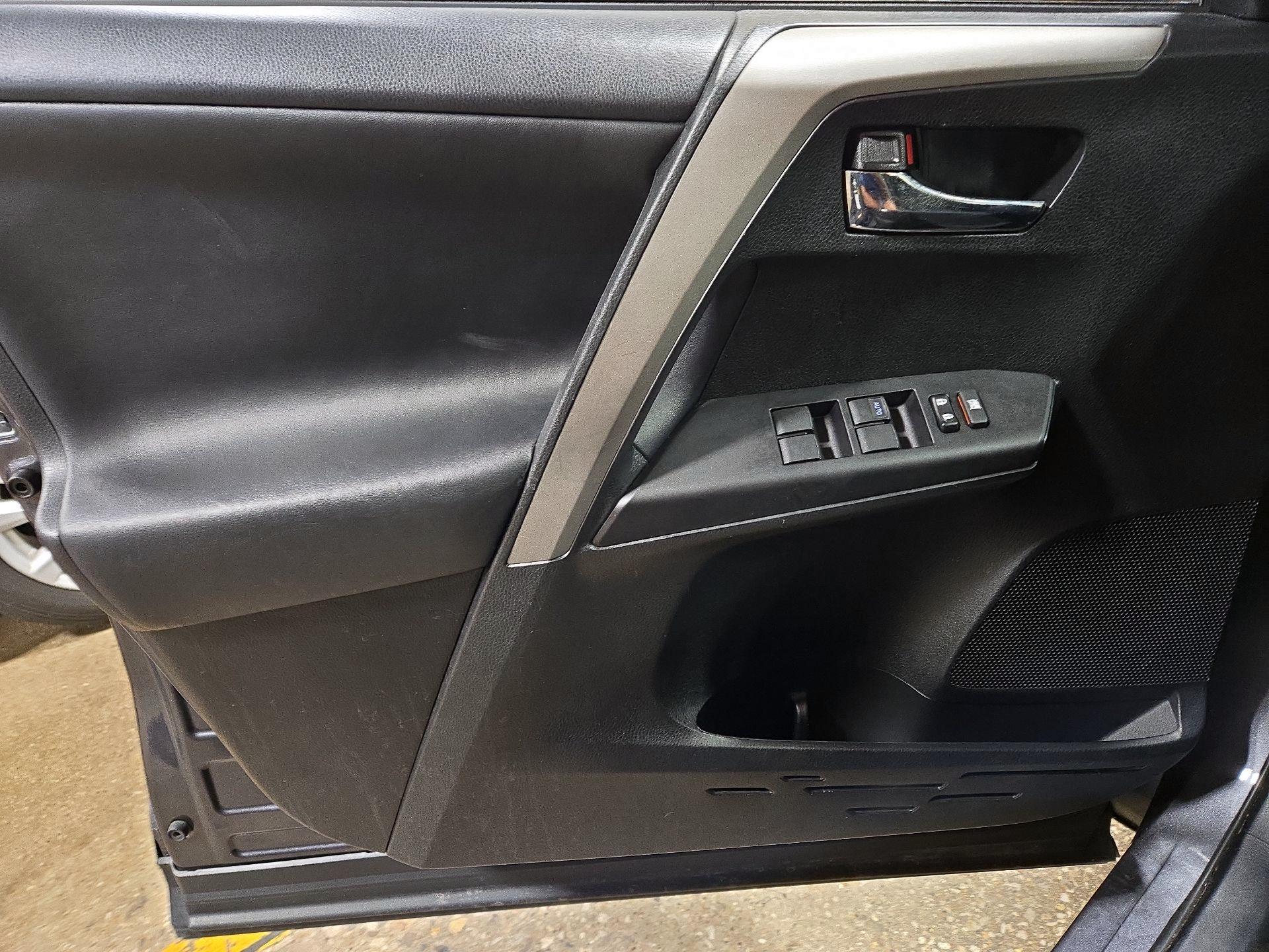 Thumbnail: 2017 Toyota RAV4 - 12