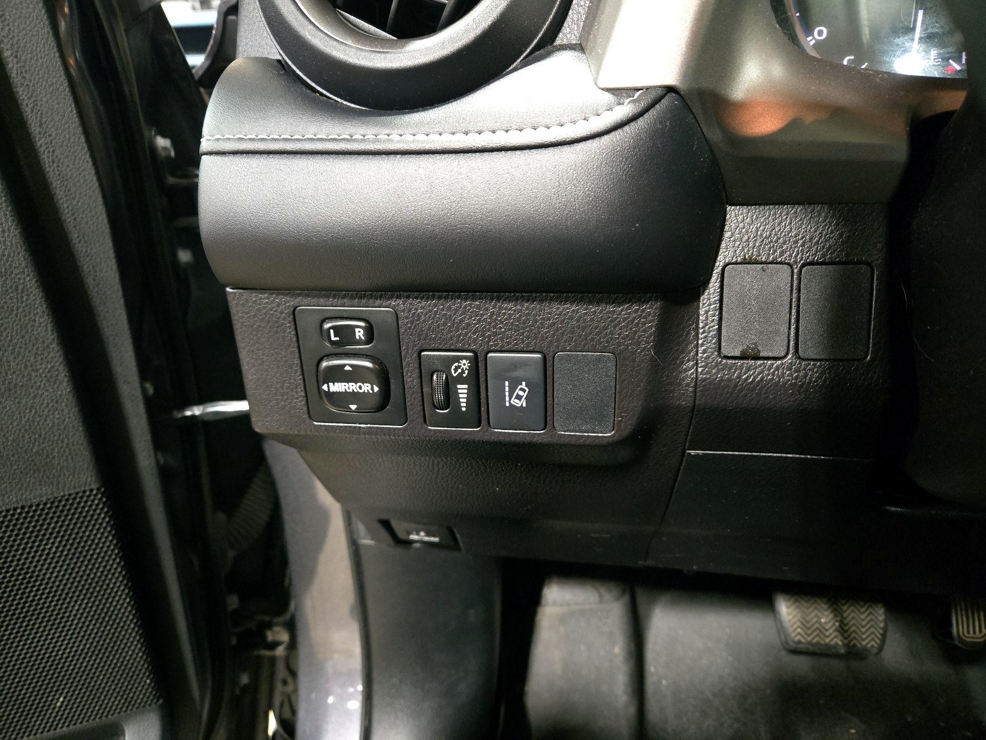 Thumbnail: 2017 Toyota RAV4 - 13