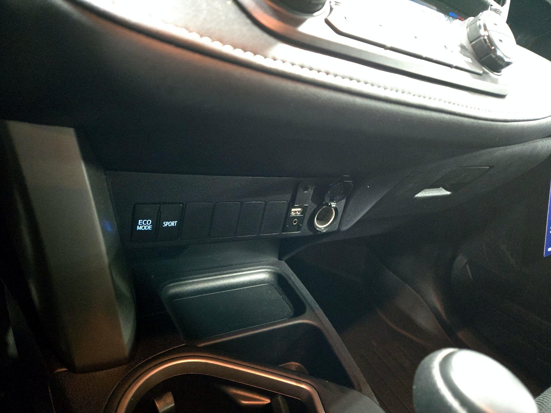 Thumbnail: 2017 Toyota RAV4 - 18