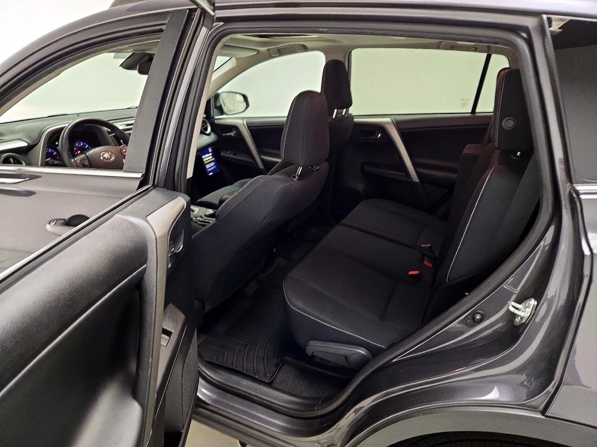 Thumbnail: 2017 Toyota RAV4 - 20