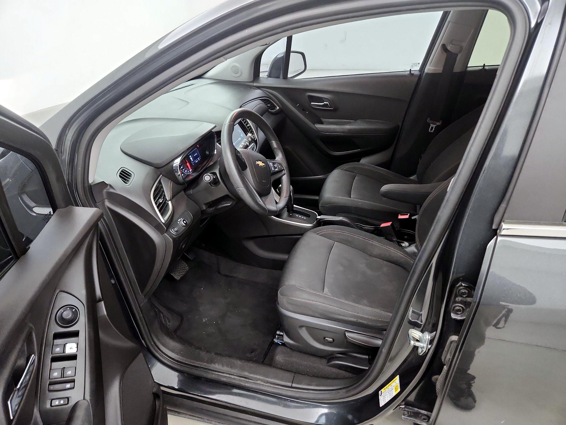 Thumbnail: 2017 Chevrolet Trax - 11