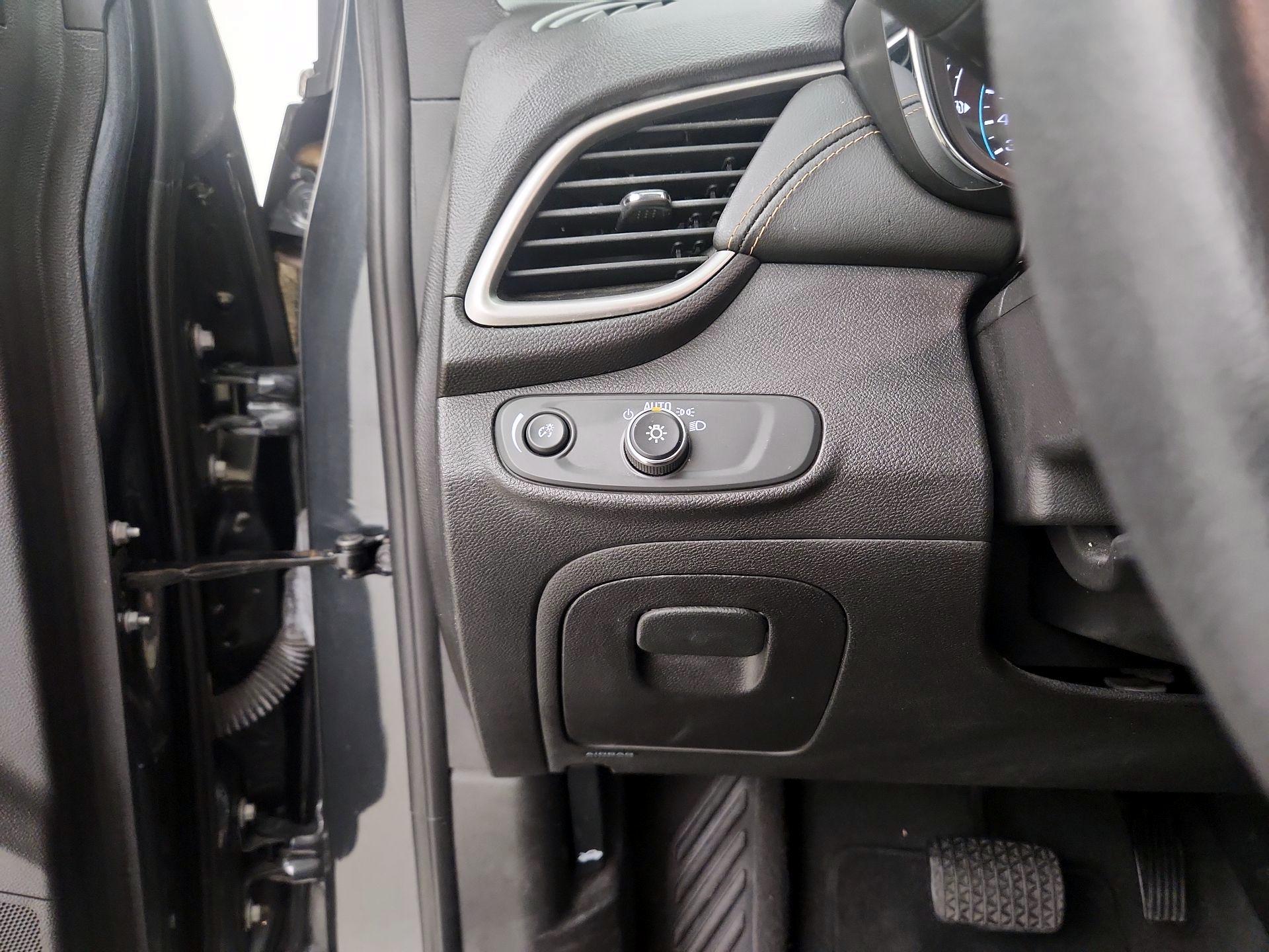 Thumbnail: 2017 Chevrolet Trax - 13