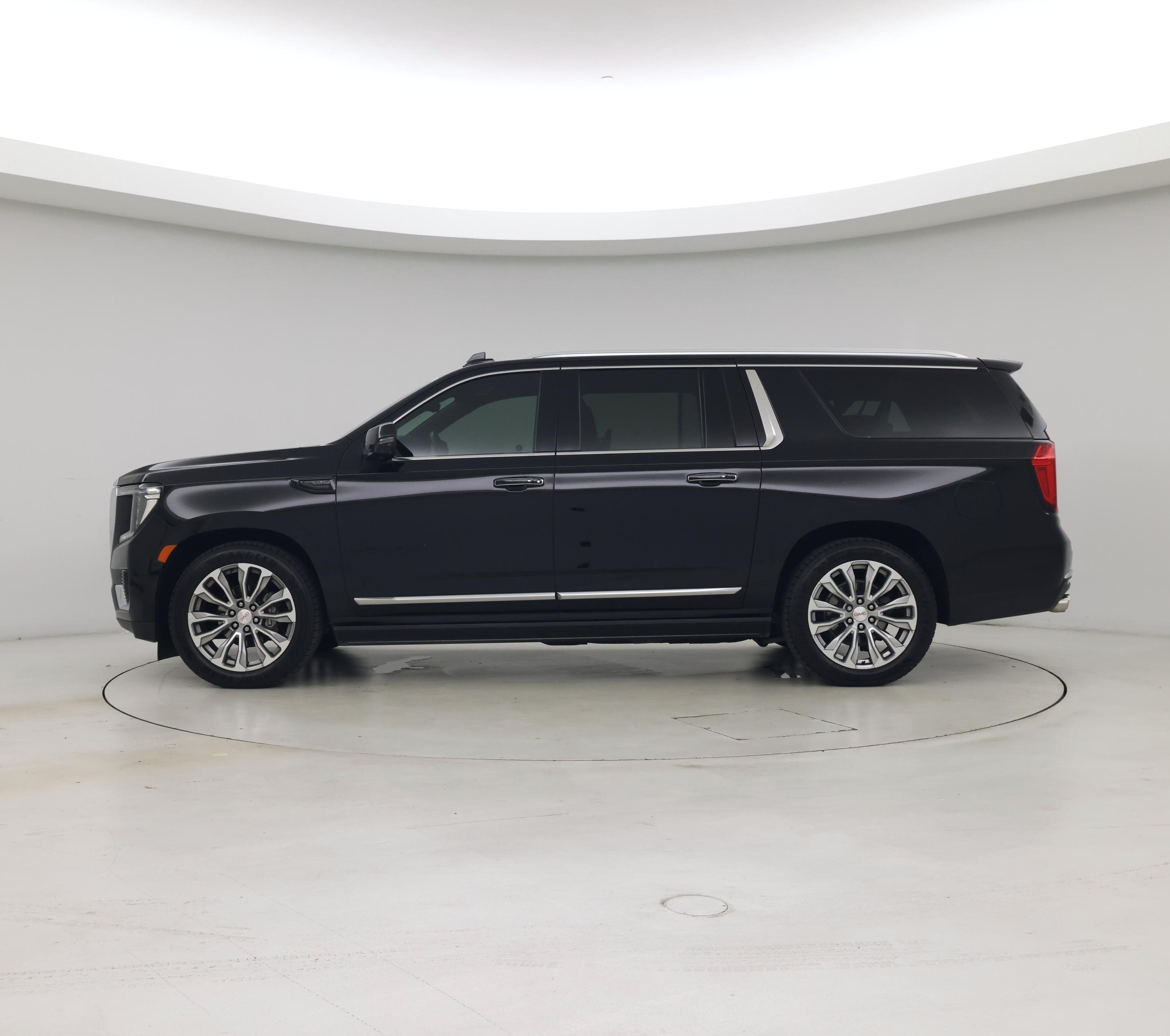 Thumbnail: 2022 GMC Yukon XL - 3