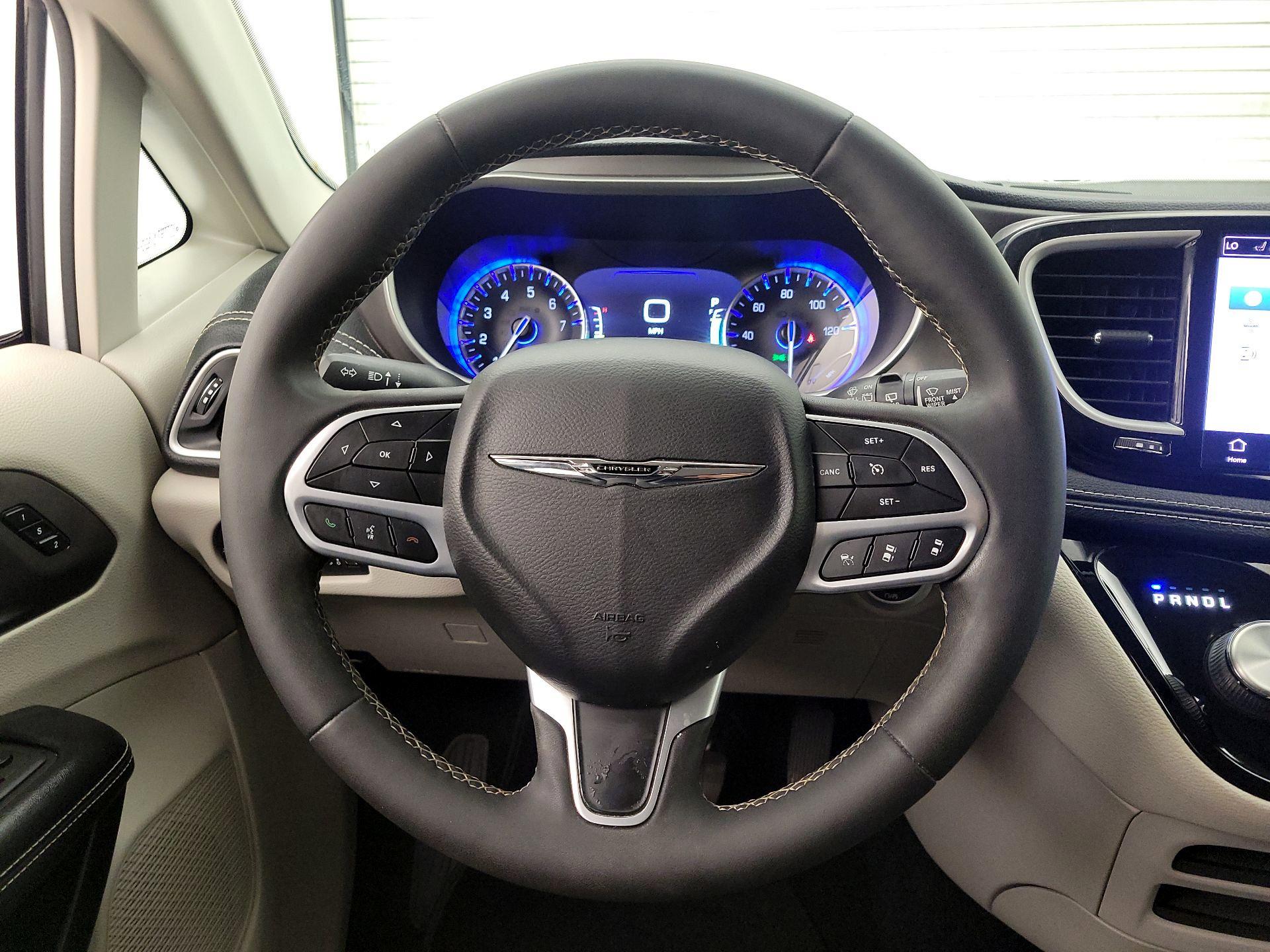 Thumbnail: 2023 Chrysler Pacifica - 10