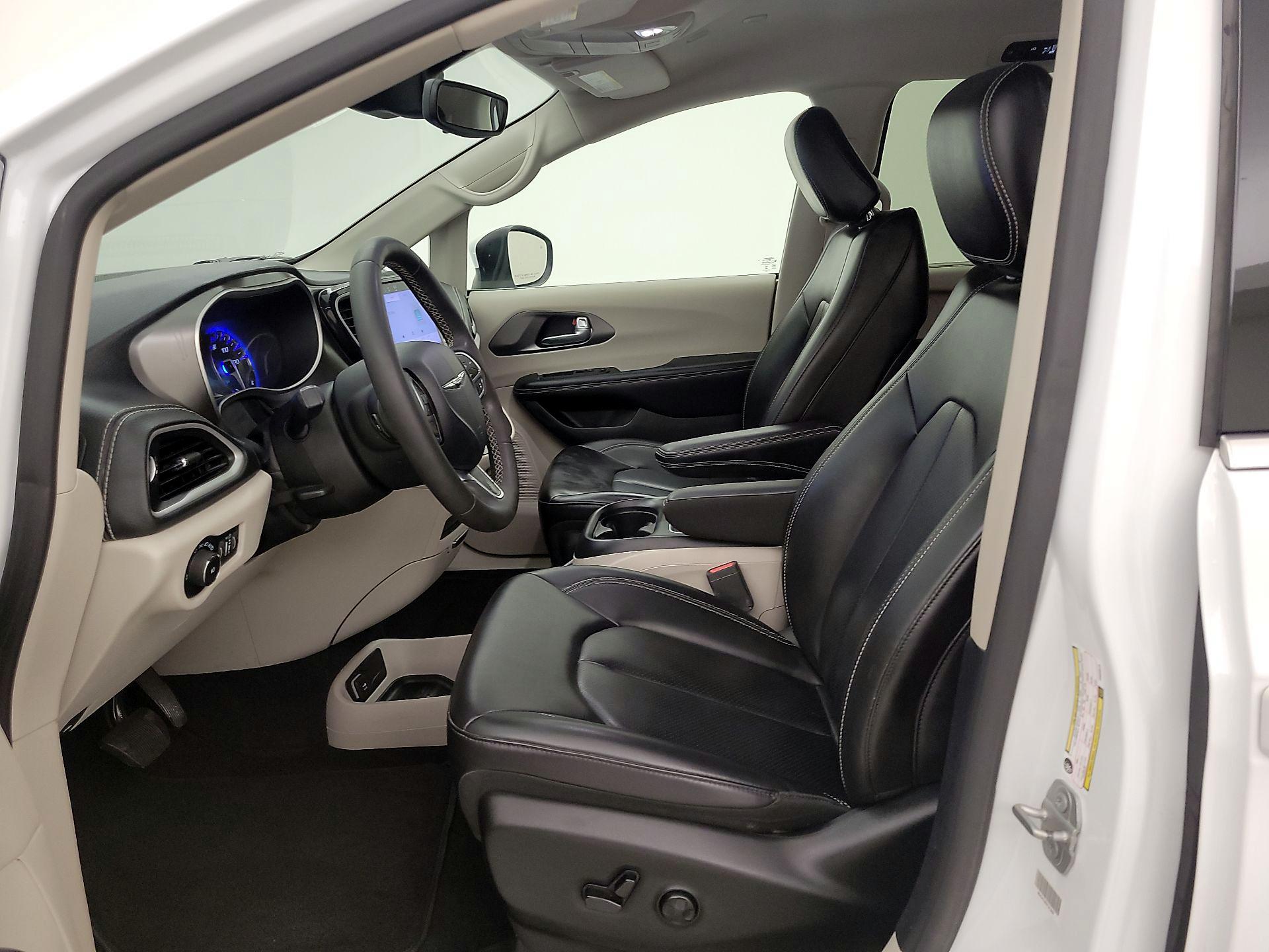 Thumbnail: 2023 Chrysler Pacifica - 11