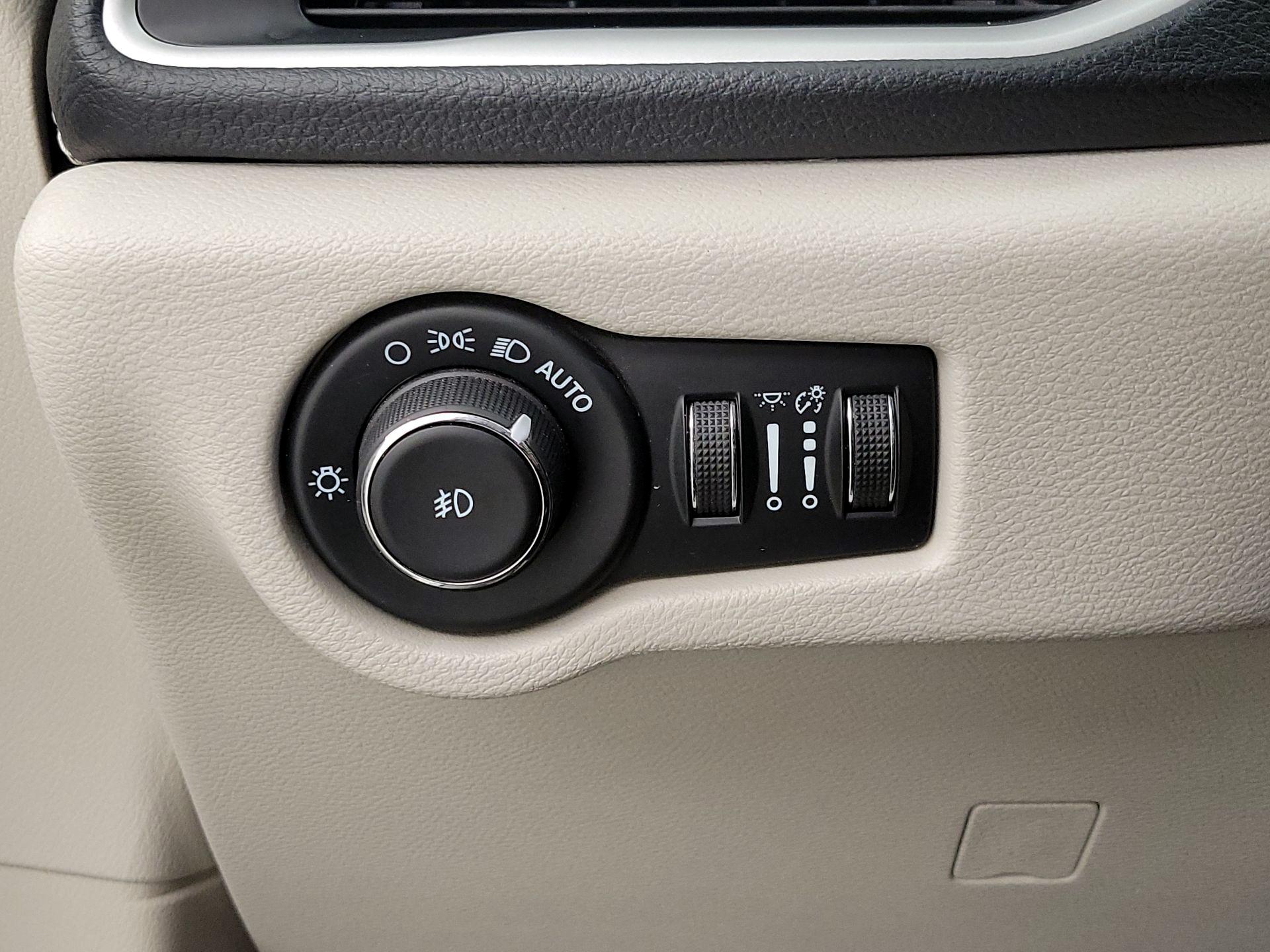 Thumbnail: 2023 Chrysler Pacifica - 13