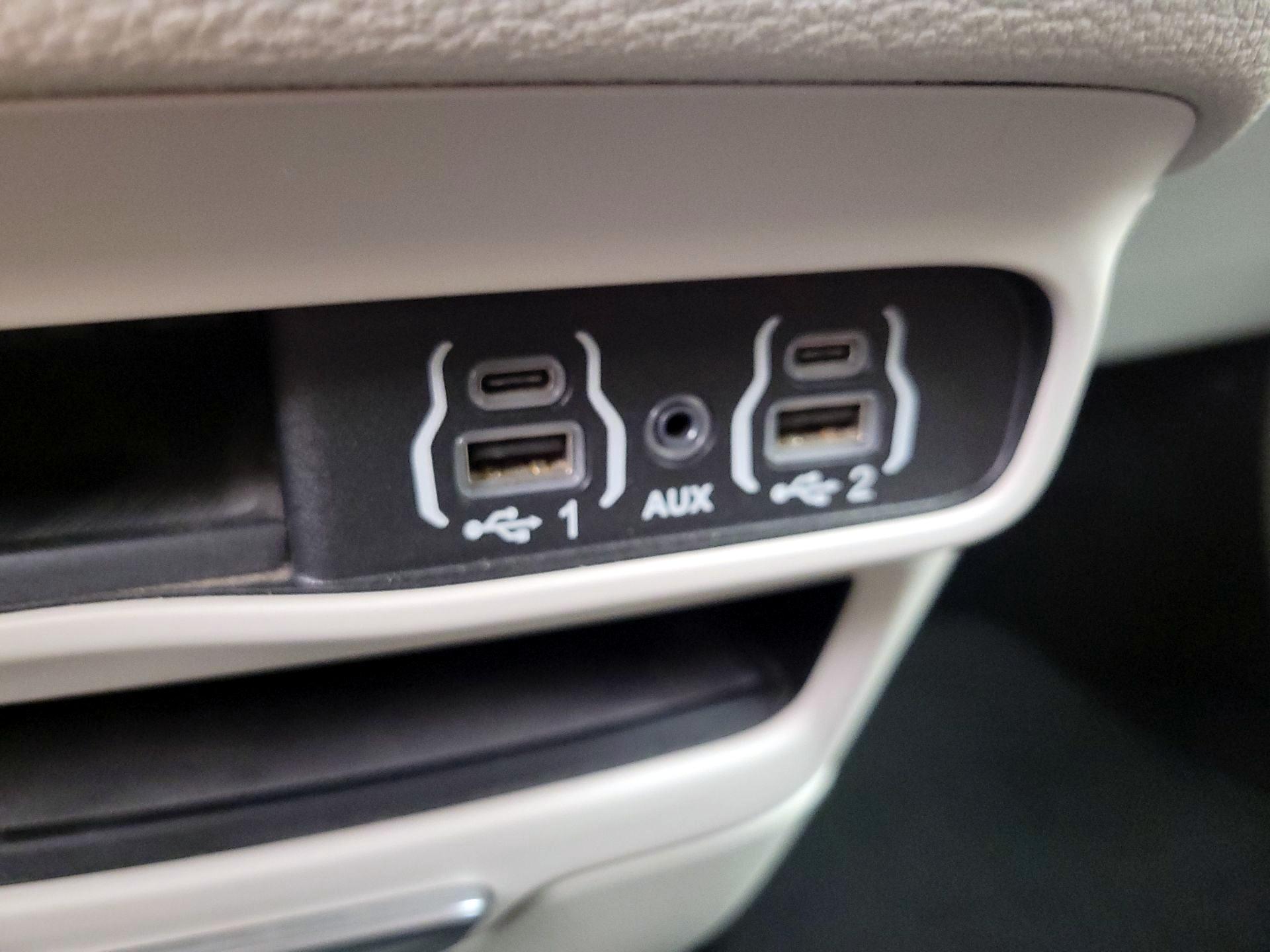 Thumbnail: 2023 Chrysler Pacifica - 18