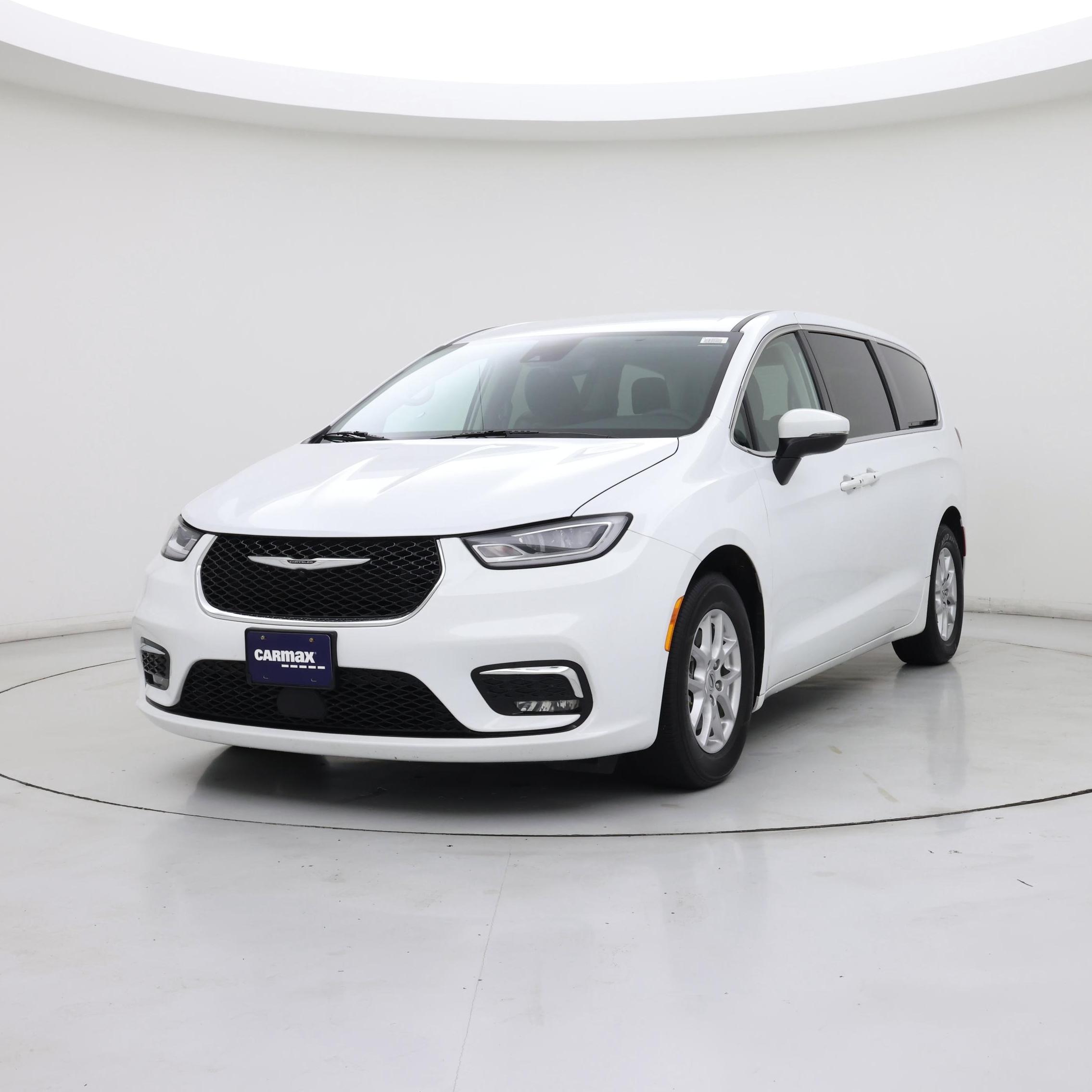 Thumbnail: 2023 Chrysler Pacifica - 4