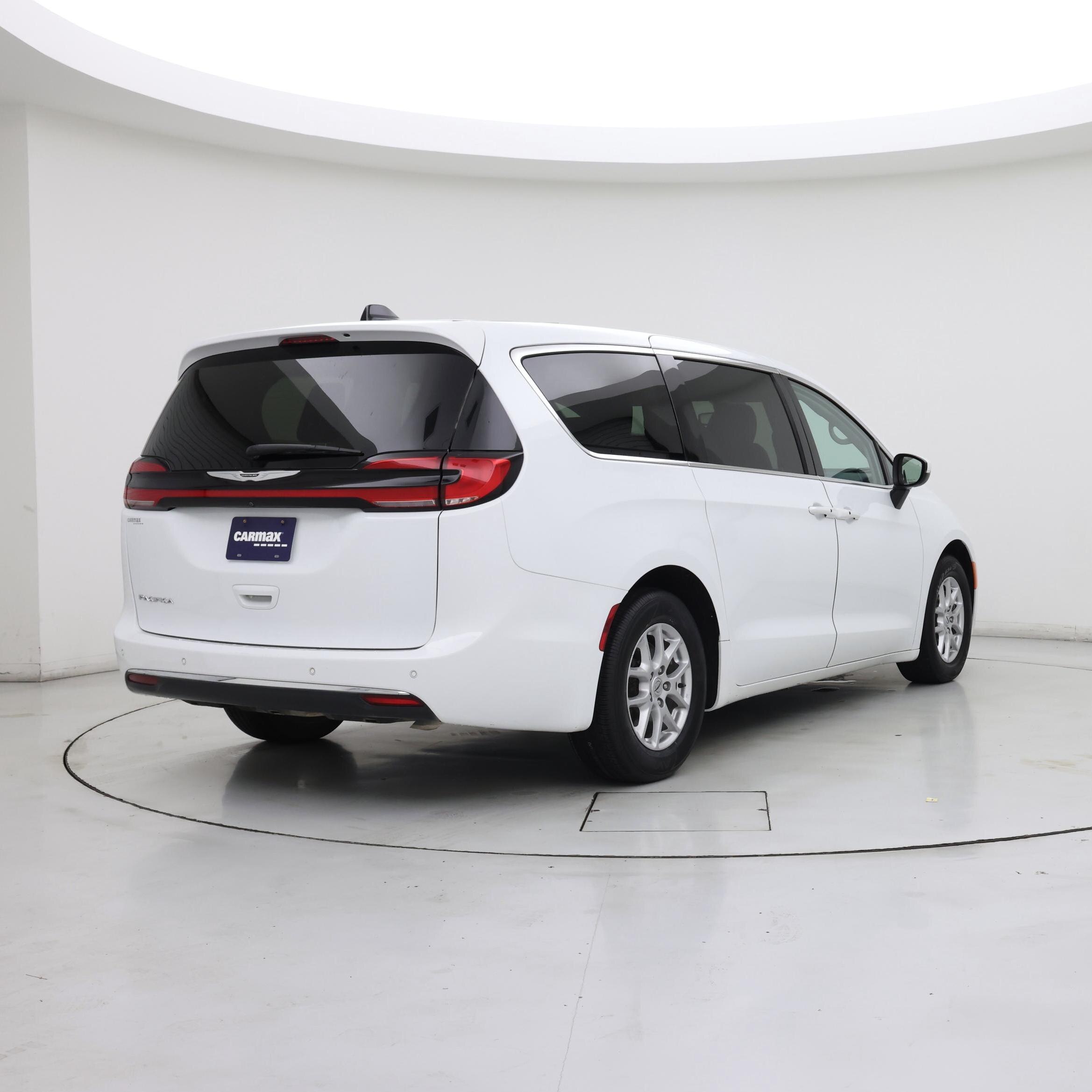 Thumbnail: 2023 Chrysler Pacifica - 8