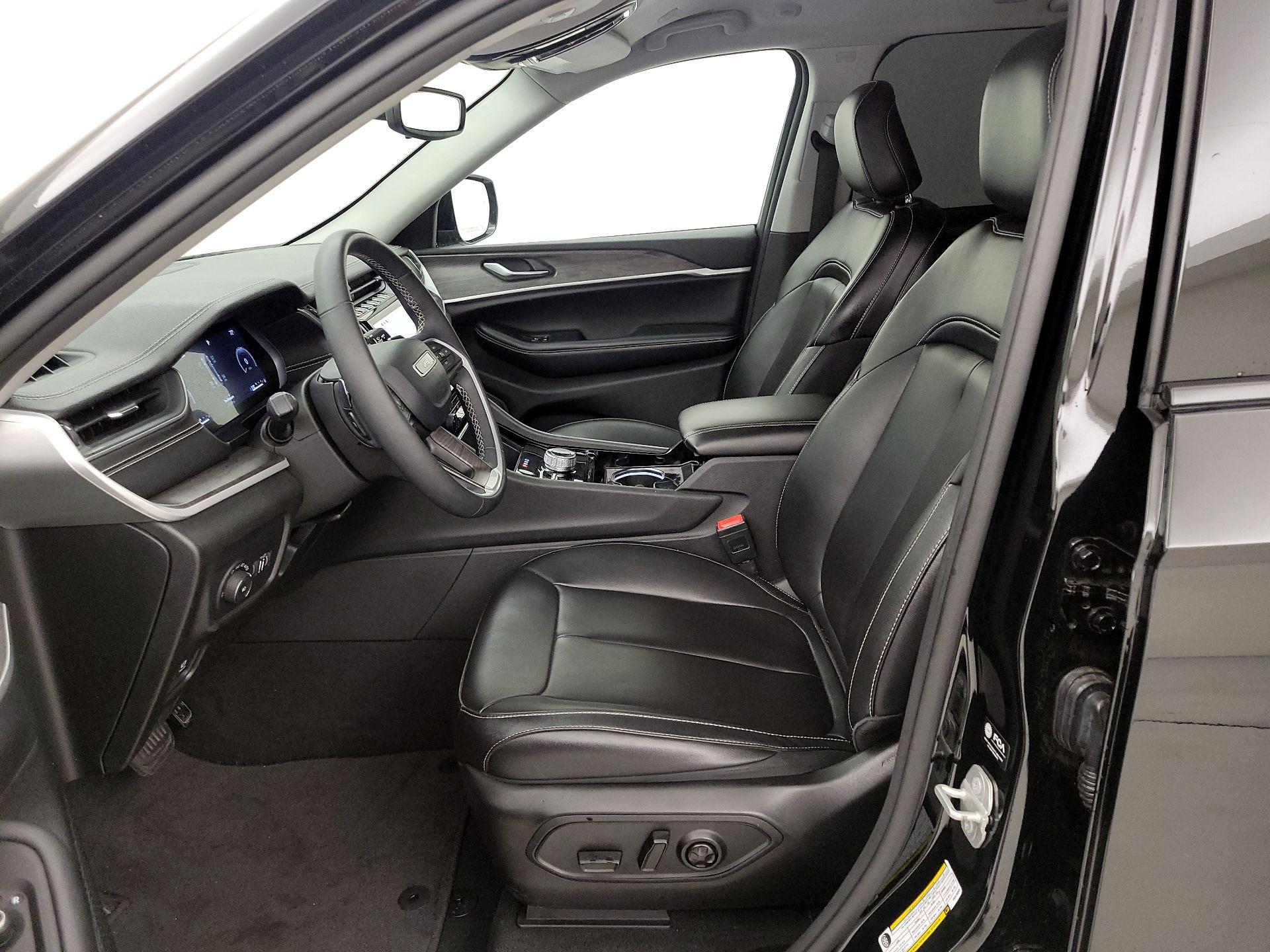 Thumbnail: 2023 Jeep Grand Cherokee - 11