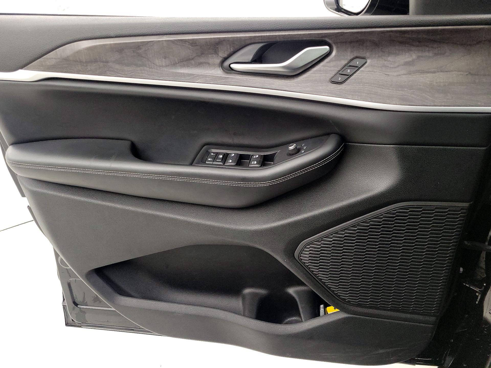 Thumbnail: 2023 Jeep Grand Cherokee - 12