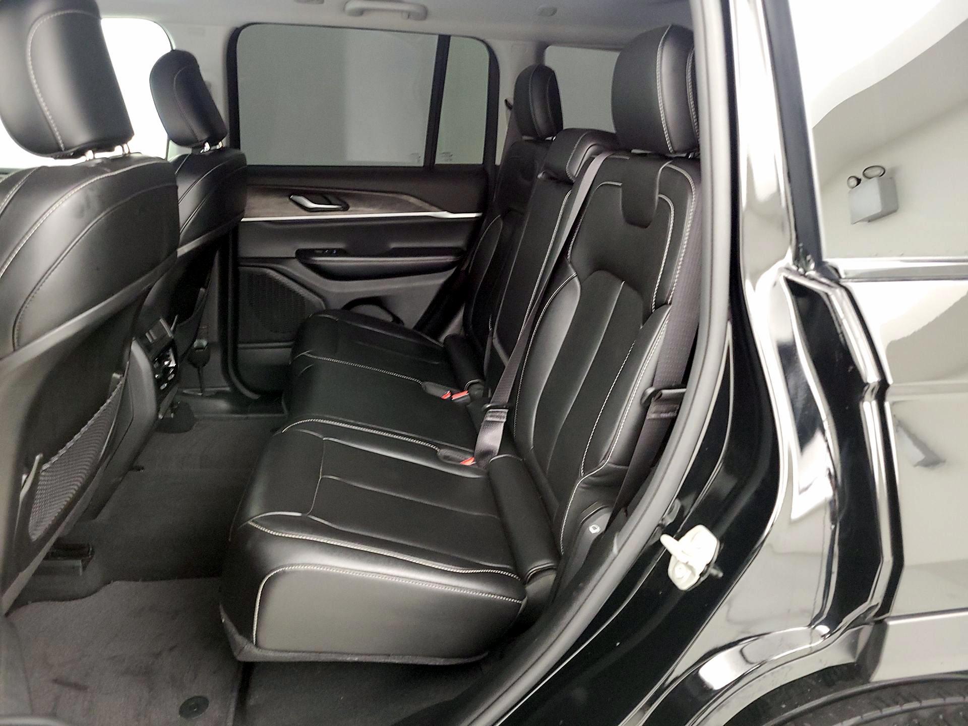 Thumbnail: 2023 Jeep Grand Cherokee - 20