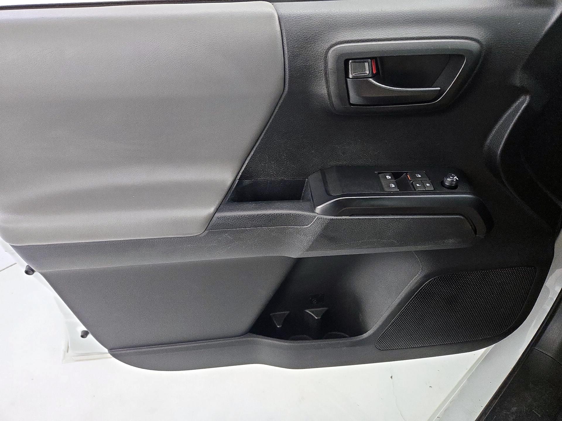 Thumbnail: 2021 Toyota Tacoma - 12