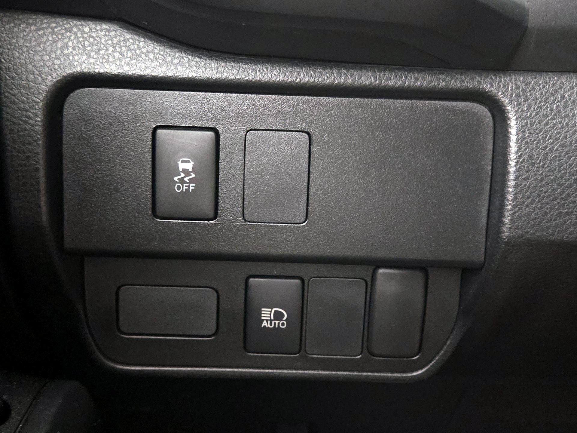 Thumbnail: 2021 Toyota Tacoma - 13