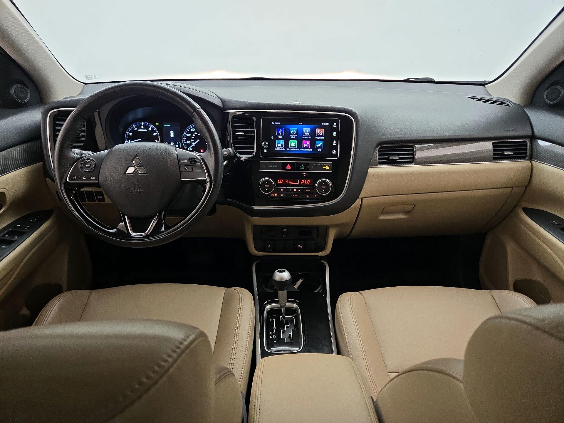 Thumbnail: 2019 Mitsubishi Outlander - 9