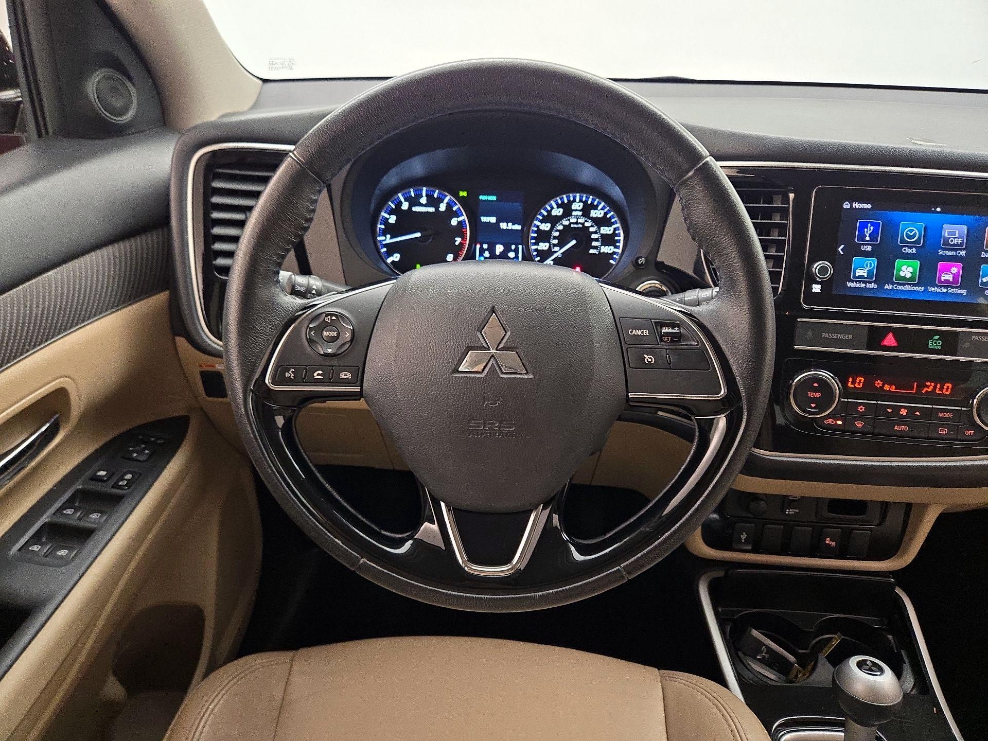 Thumbnail: 2019 Mitsubishi Outlander - 10