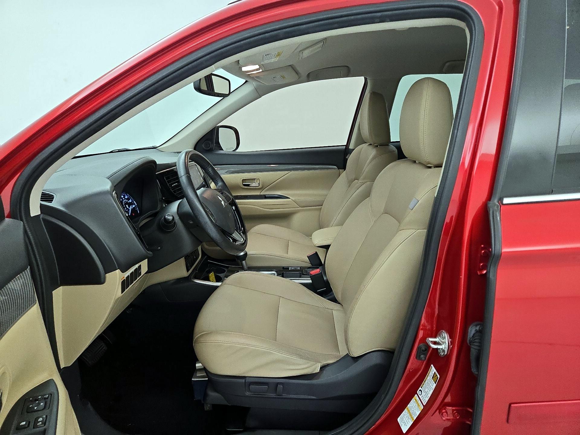 Thumbnail: 2019 Mitsubishi Outlander - 11