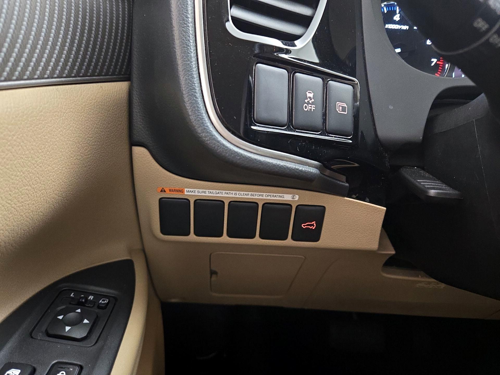 Thumbnail: 2019 Mitsubishi Outlander - 13