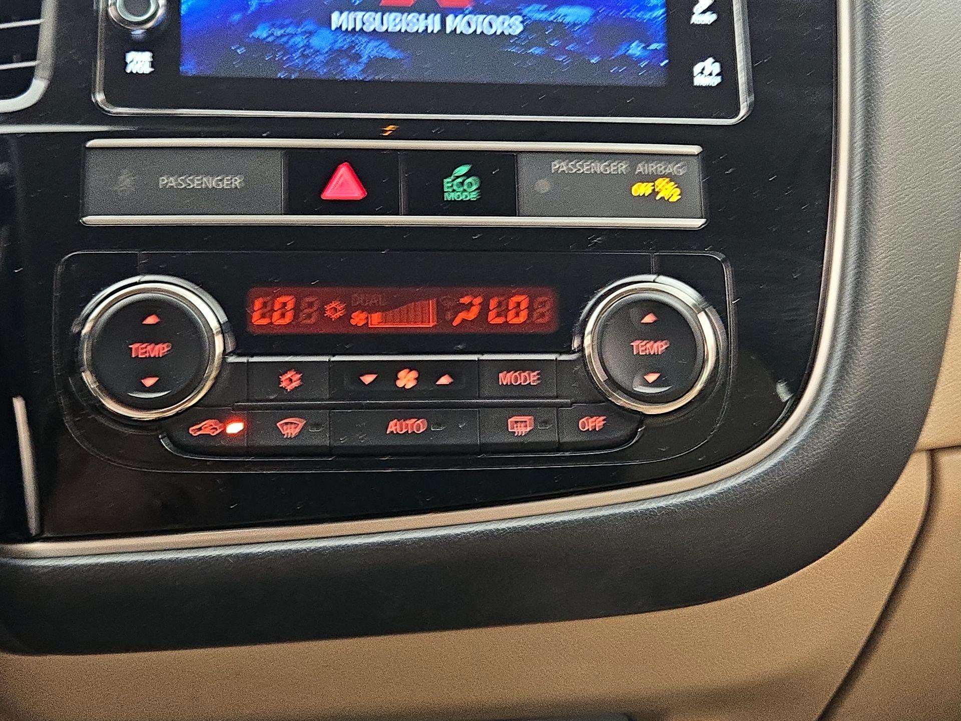 Thumbnail: 2019 Mitsubishi Outlander - 16