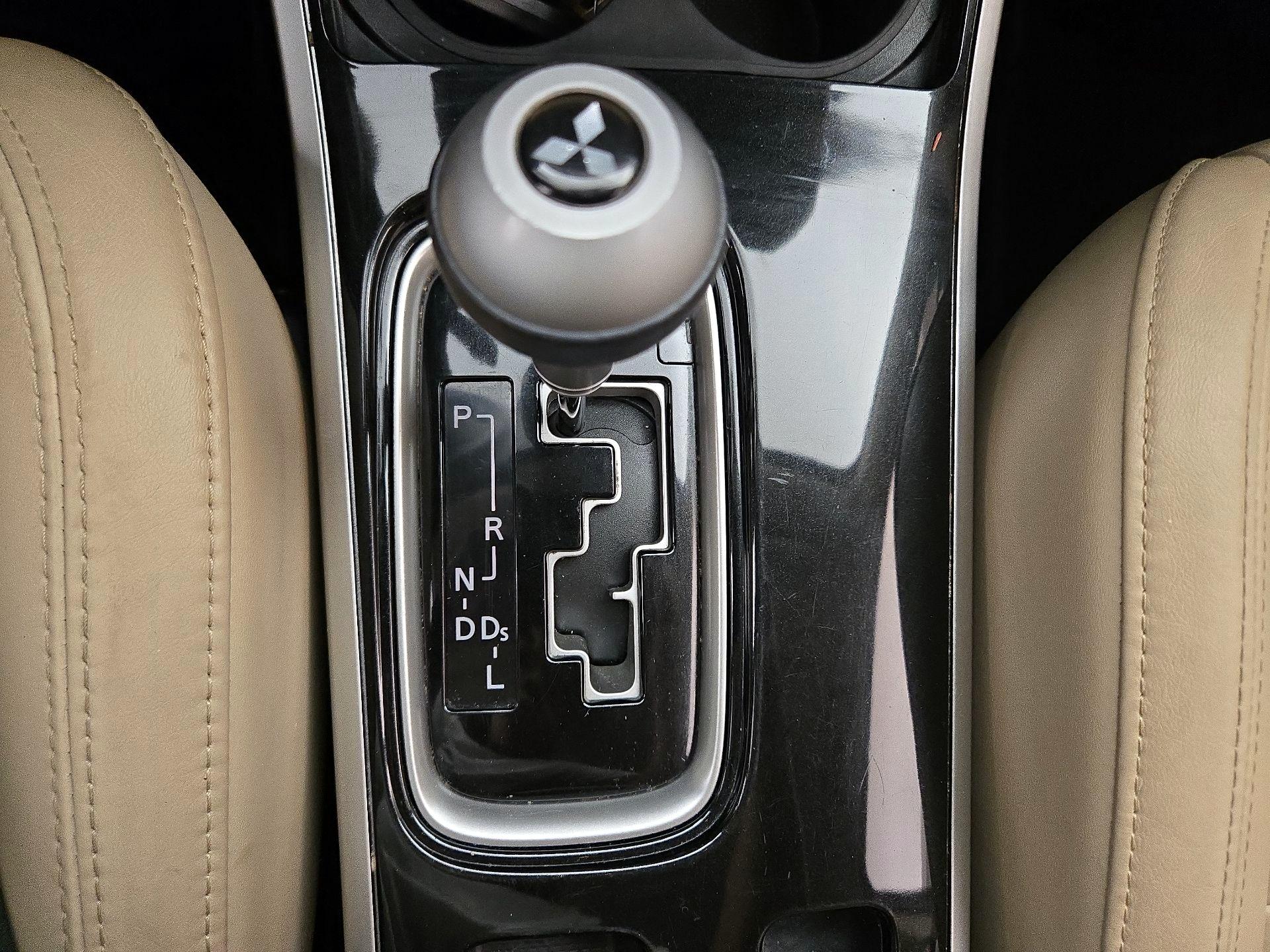 Thumbnail: 2019 Mitsubishi Outlander - 17