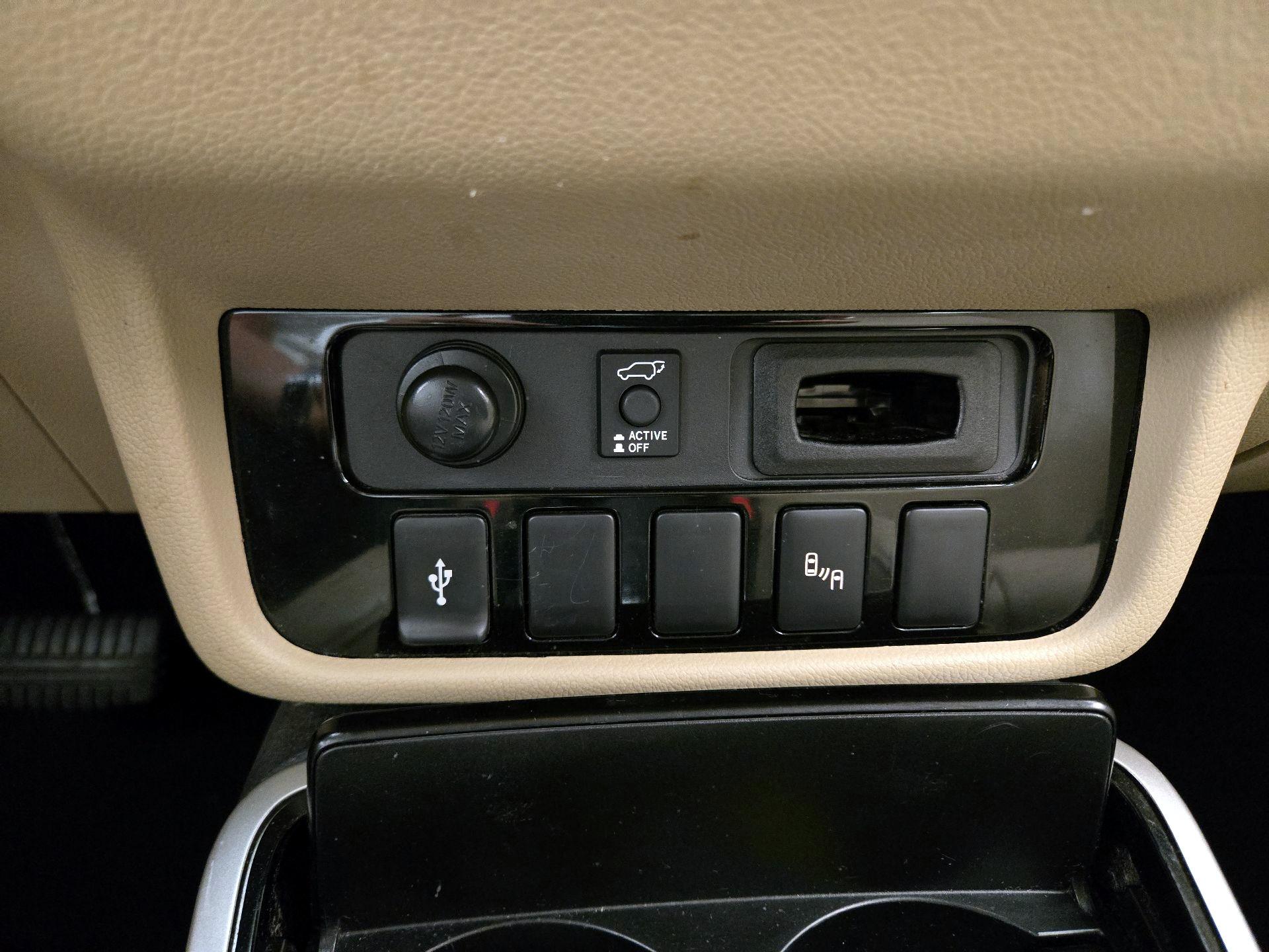 Thumbnail: 2019 Mitsubishi Outlander - 18