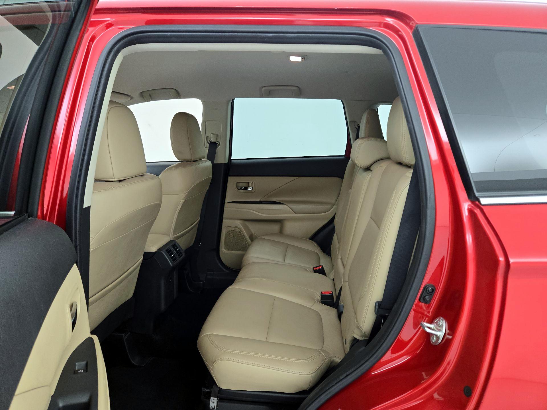 Thumbnail: 2019 Mitsubishi Outlander - 19