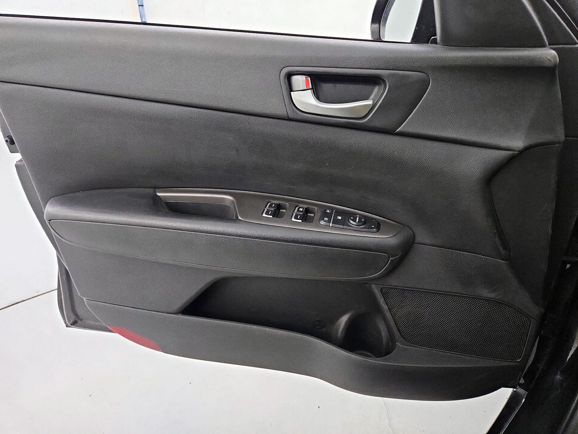 Thumbnail: 2020 Kia Optima - 12