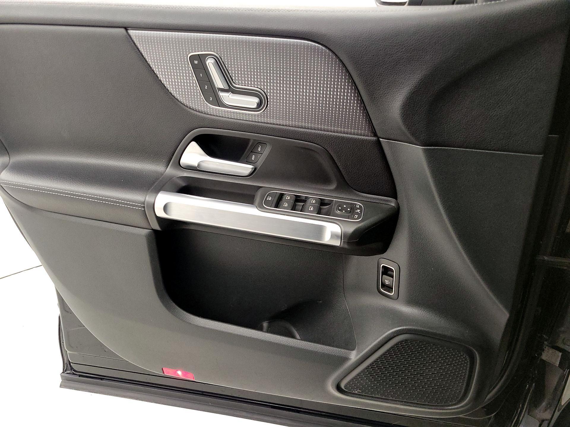 Thumbnail: 2023 Mercedes-Benz GLB - 12