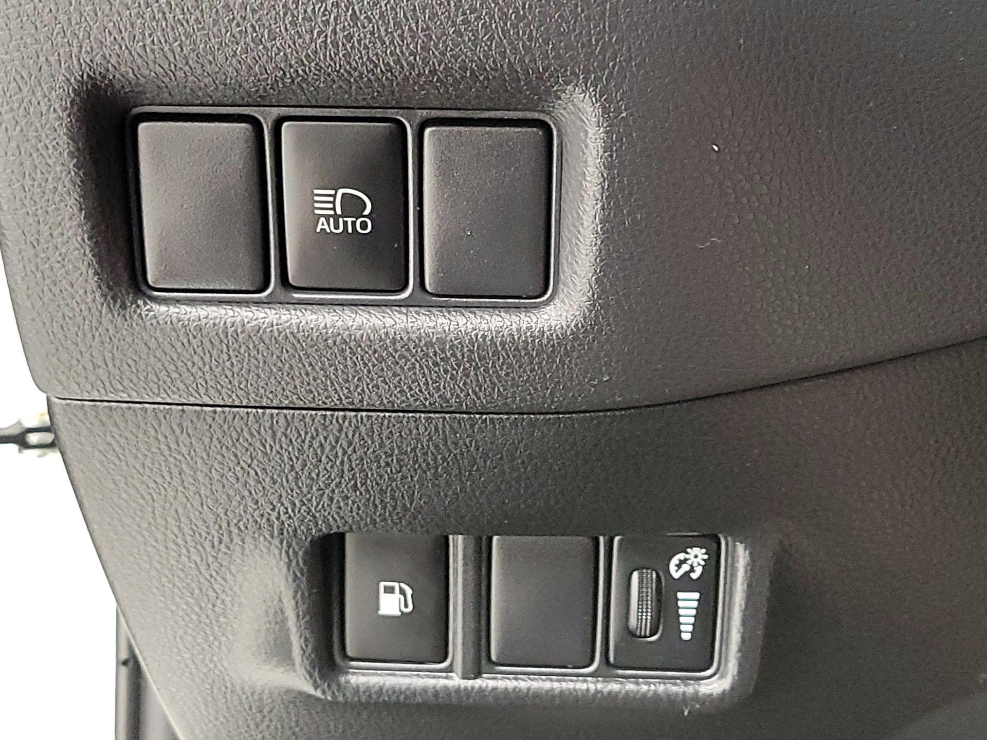 Thumbnail: 2019 Toyota C-HR - 13