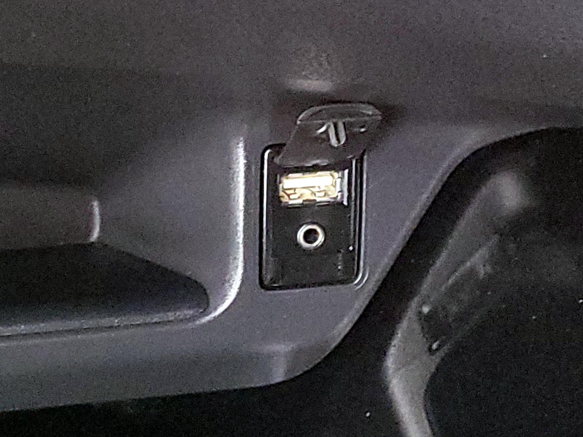 Thumbnail: 2019 Toyota C-HR - 18