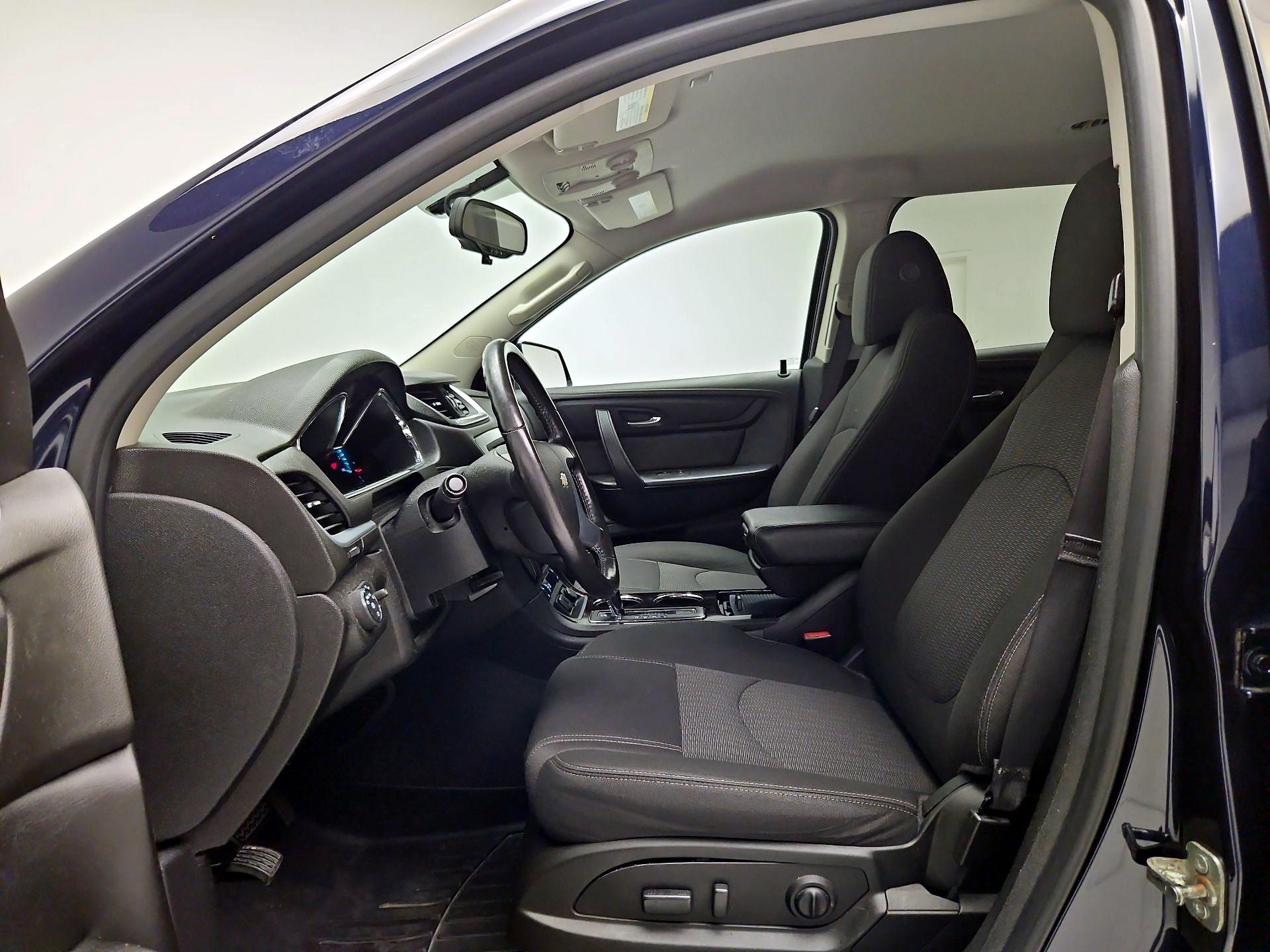 Thumbnail: 2017 Chevrolet Traverse - 11