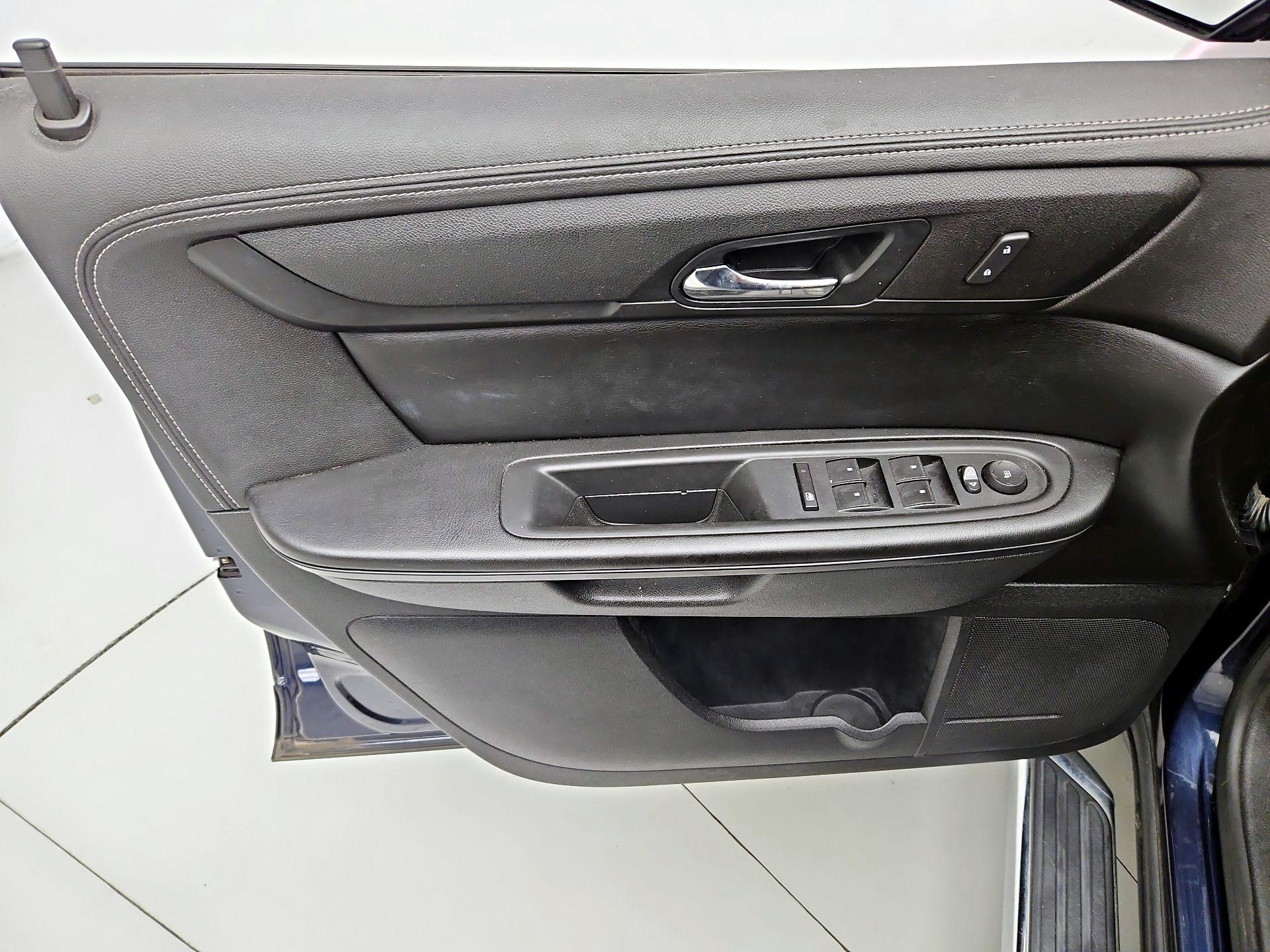 Thumbnail: 2017 Chevrolet Traverse - 12