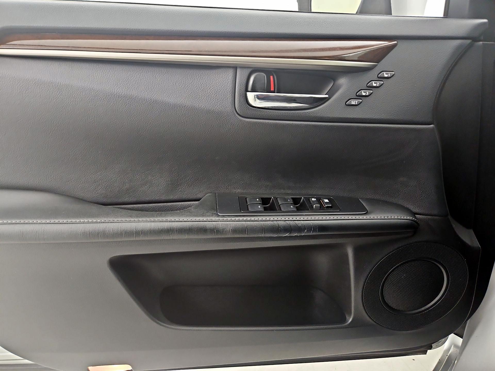 Thumbnail: 2014 Lexus ES - 12